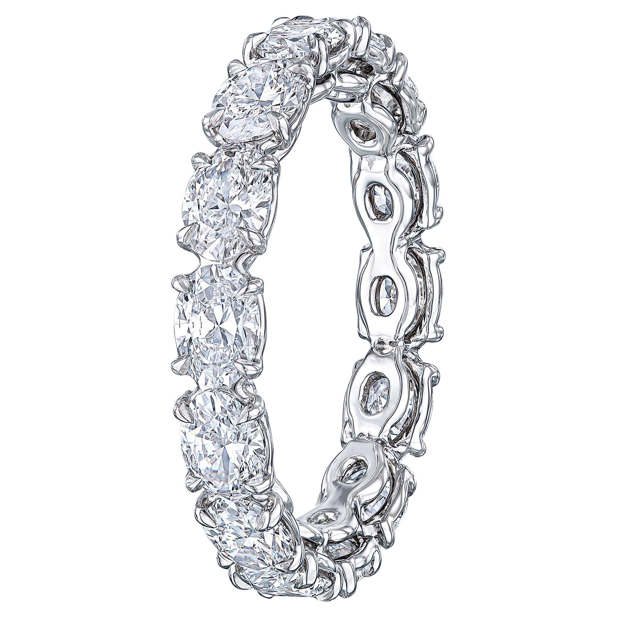 Alliance d'éternité en diamants ovales de 2,40 carats de style est-ouest