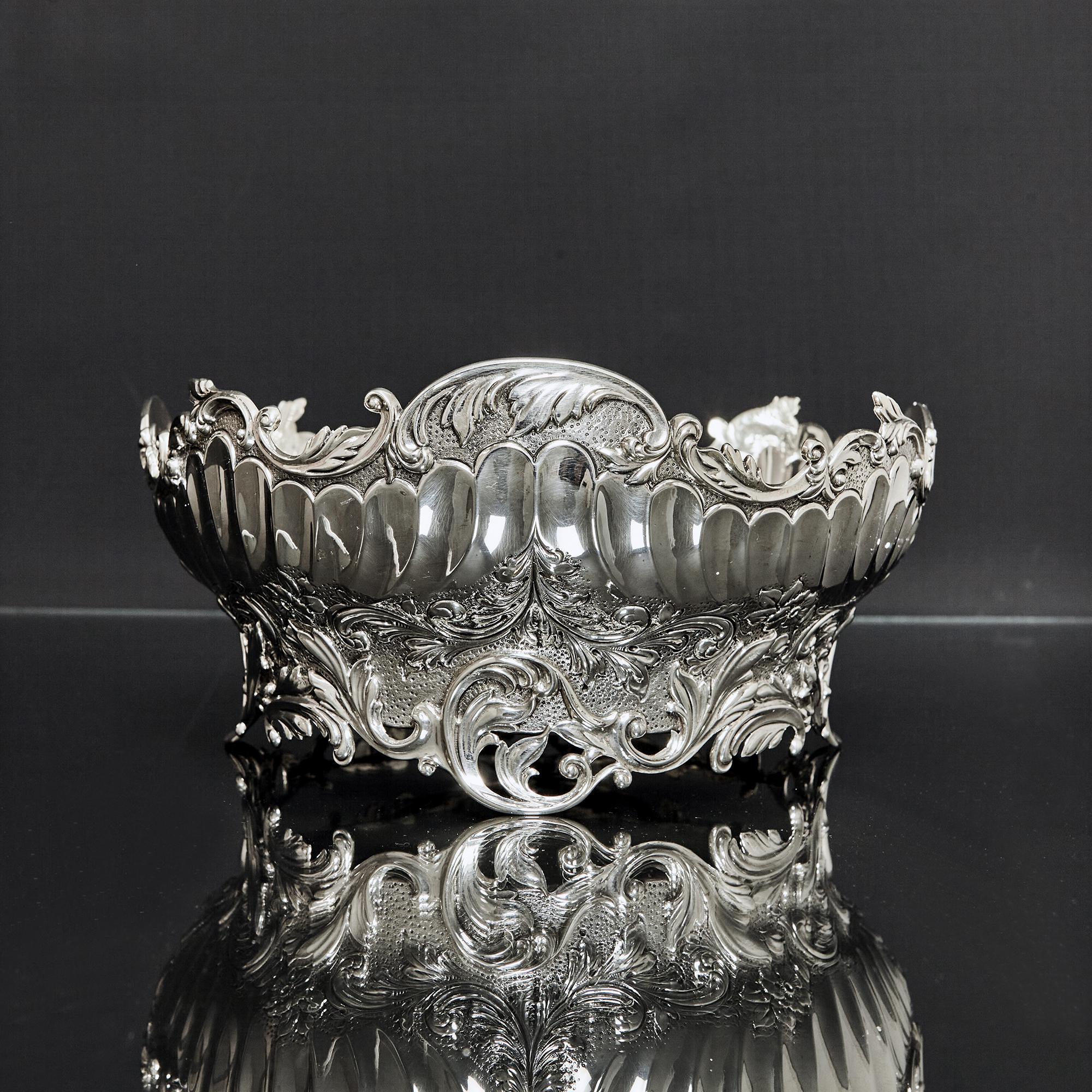 English Oval Edwardian silver bowl For Sale