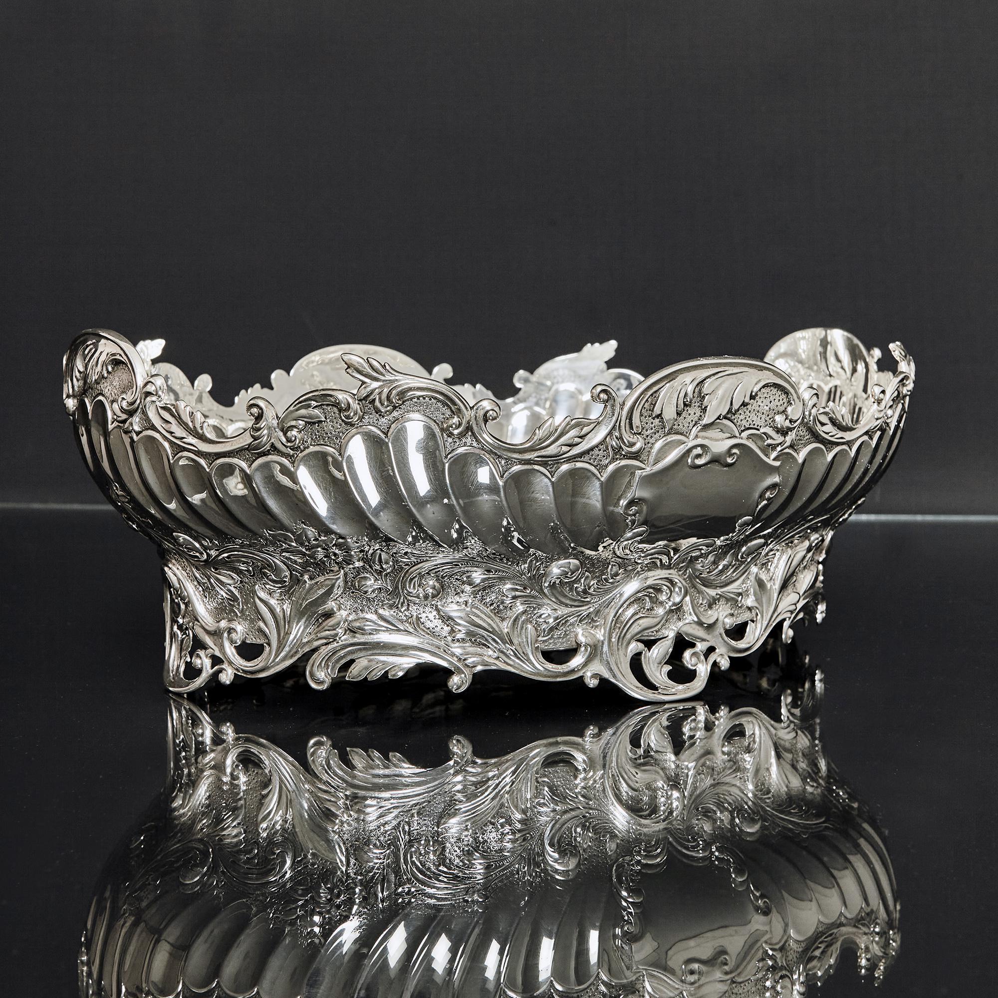 Oval Edwardian silver bowl In Good Condition For Sale In London, GB