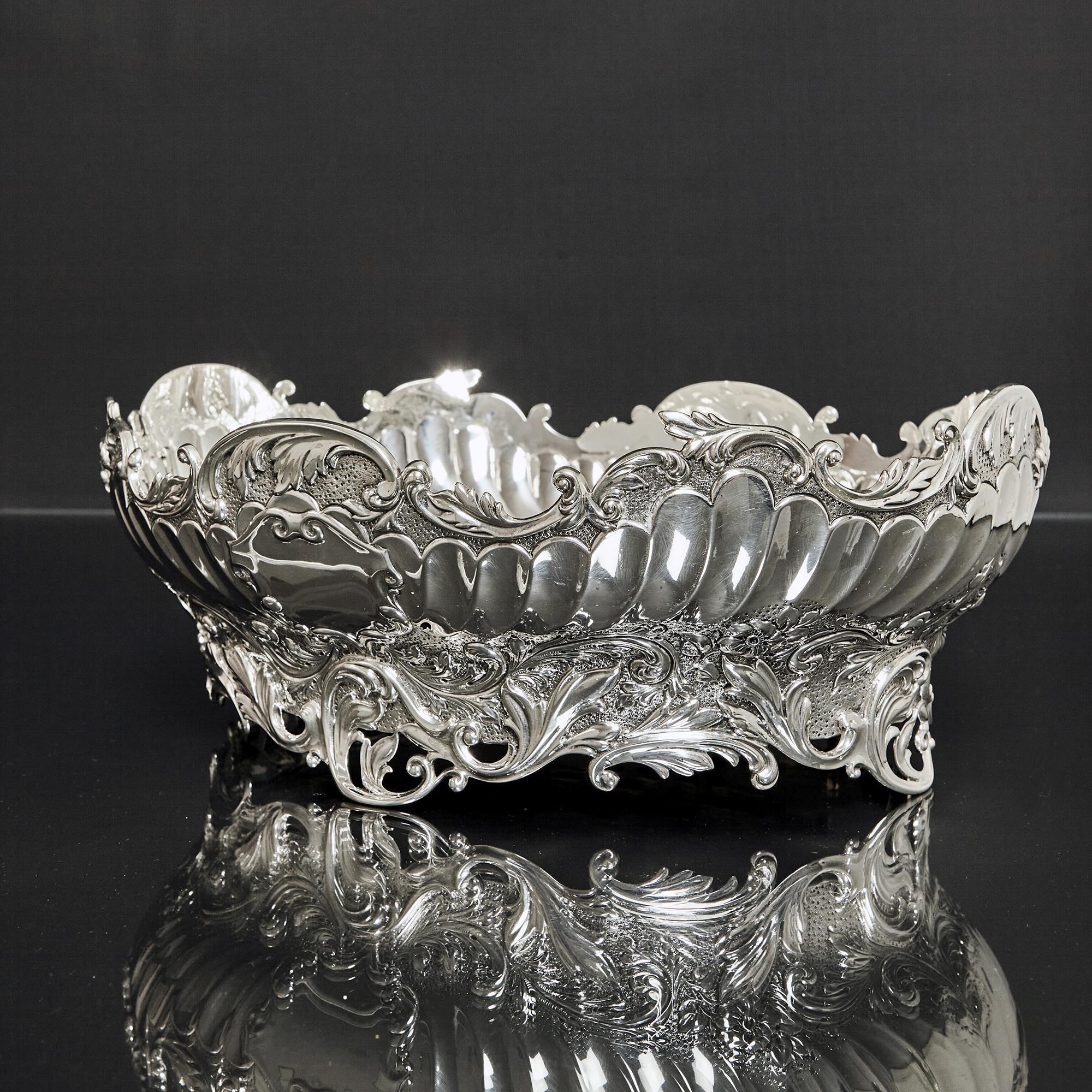 Early 20th Century Oval Edwardian silver bowl For Sale