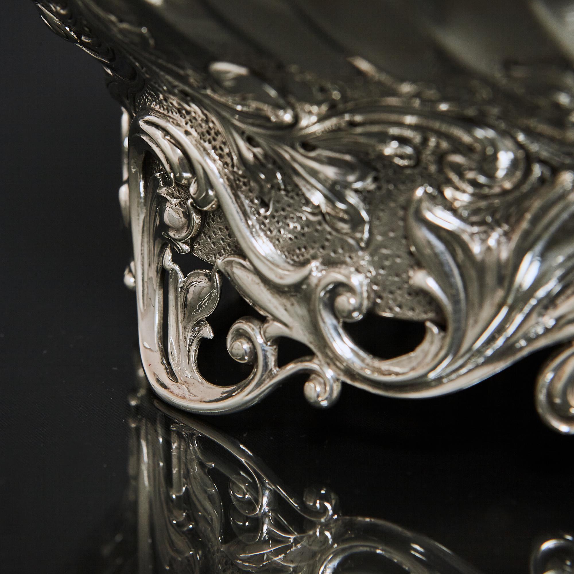 Oval Edwardian silver bowl For Sale 1