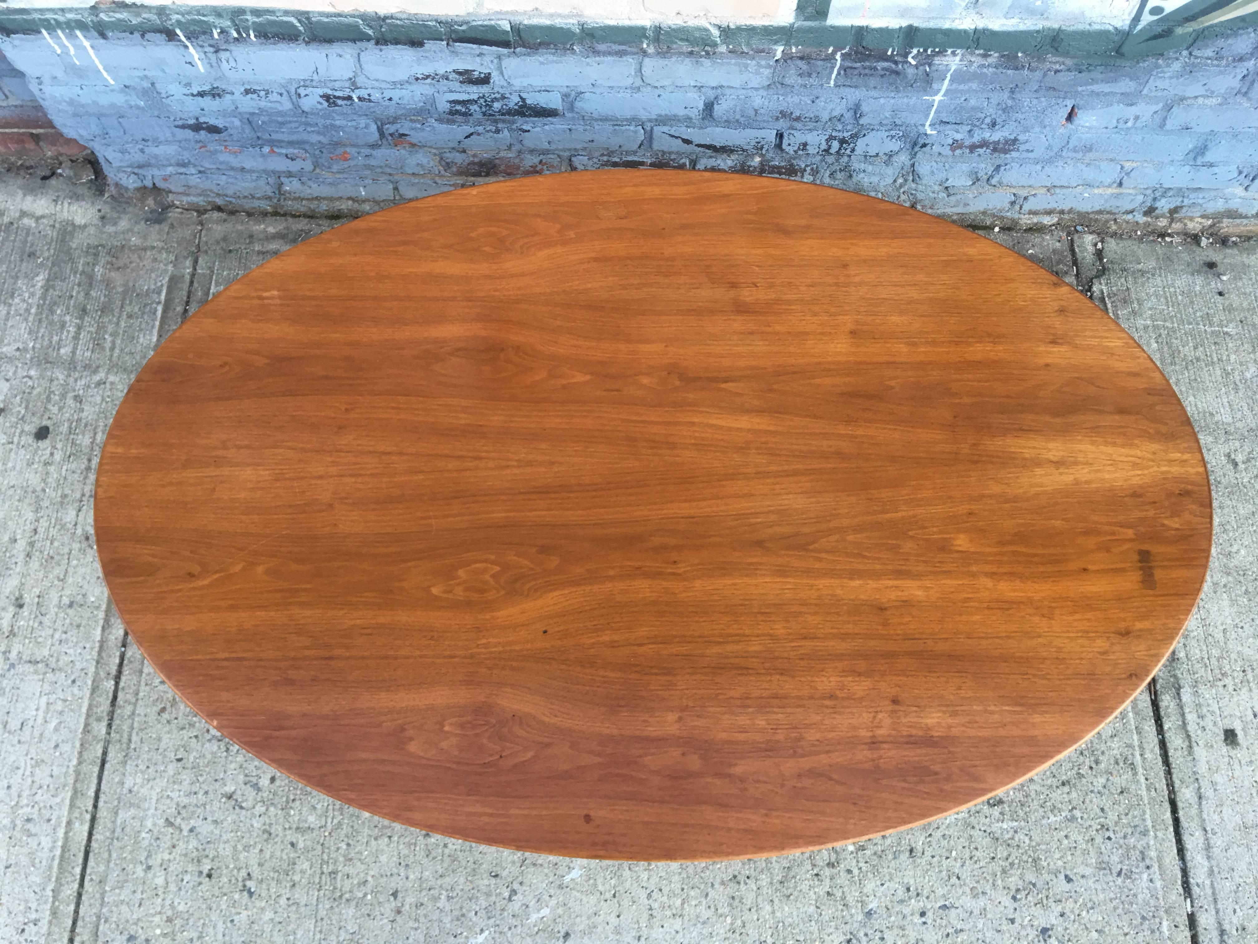 Oval Eero Saarinen coffee table for Knoll. Walnut top. Wood in excellent original condition with no major flaws or wood loss. Base with normal wear for age.