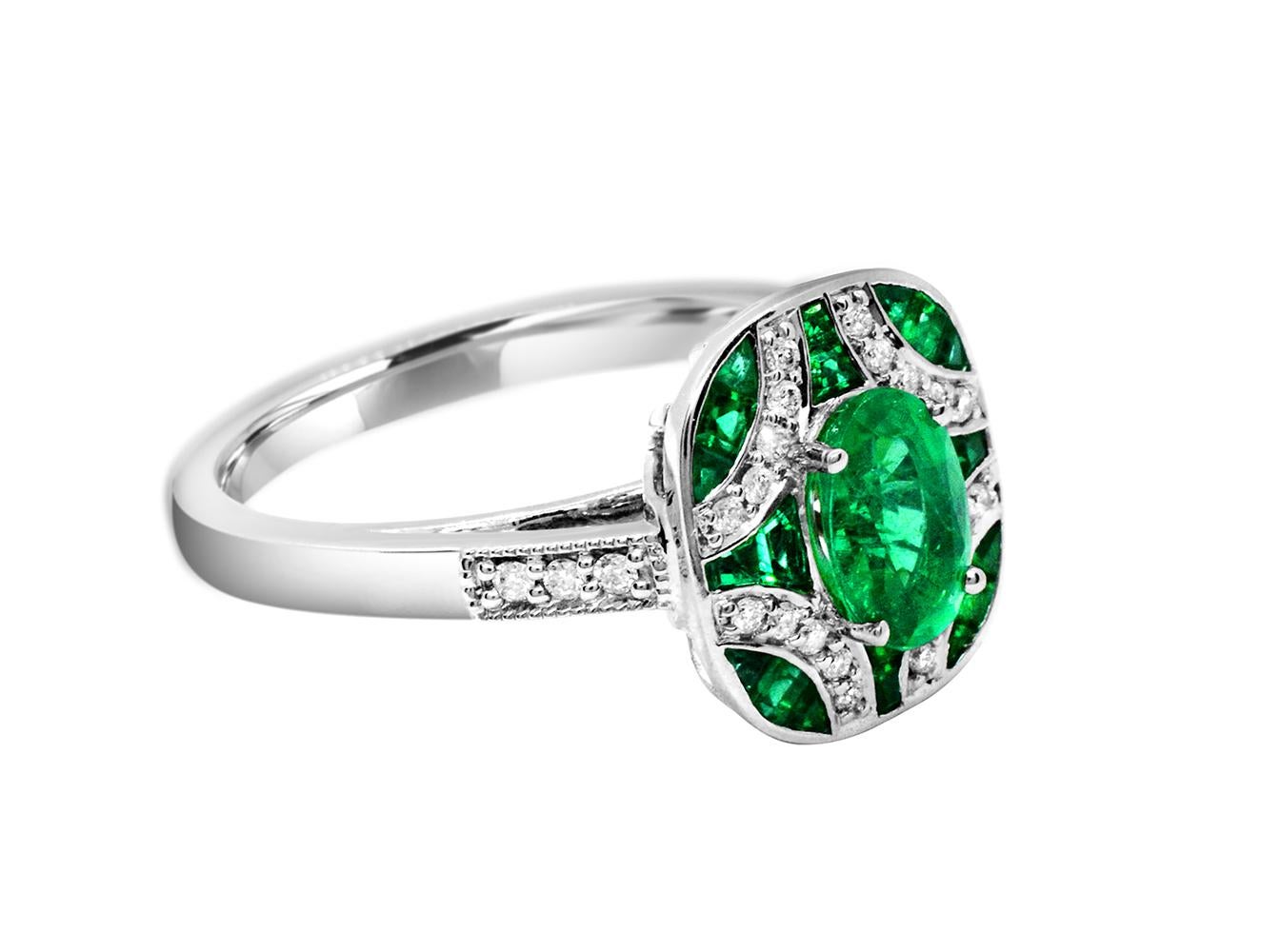 Contemporary Oval Emerald 0.80 Carat with Baguettes and Diamonds 14 Karat Gold Cocktail Ring For Sale