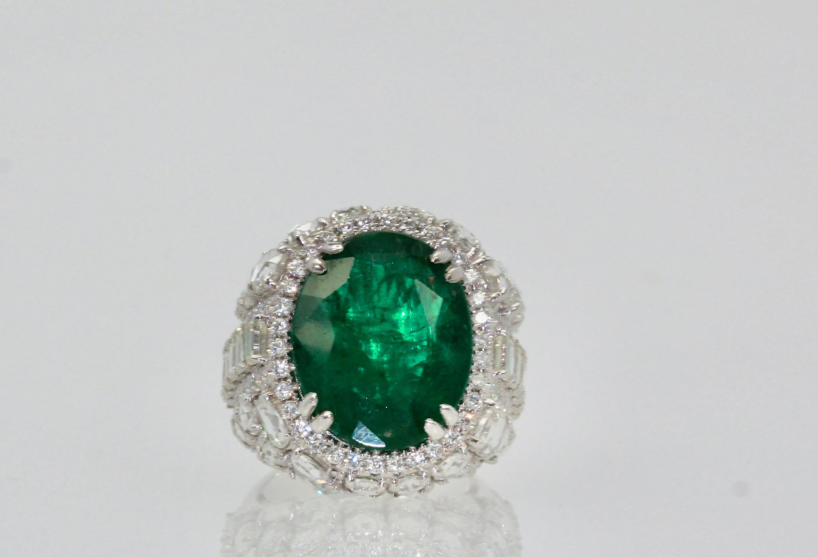 Oval Emerald 12.25 Carat Diamond Surround 8.85 Carat Total Weight 21.10 Carat For Sale 14