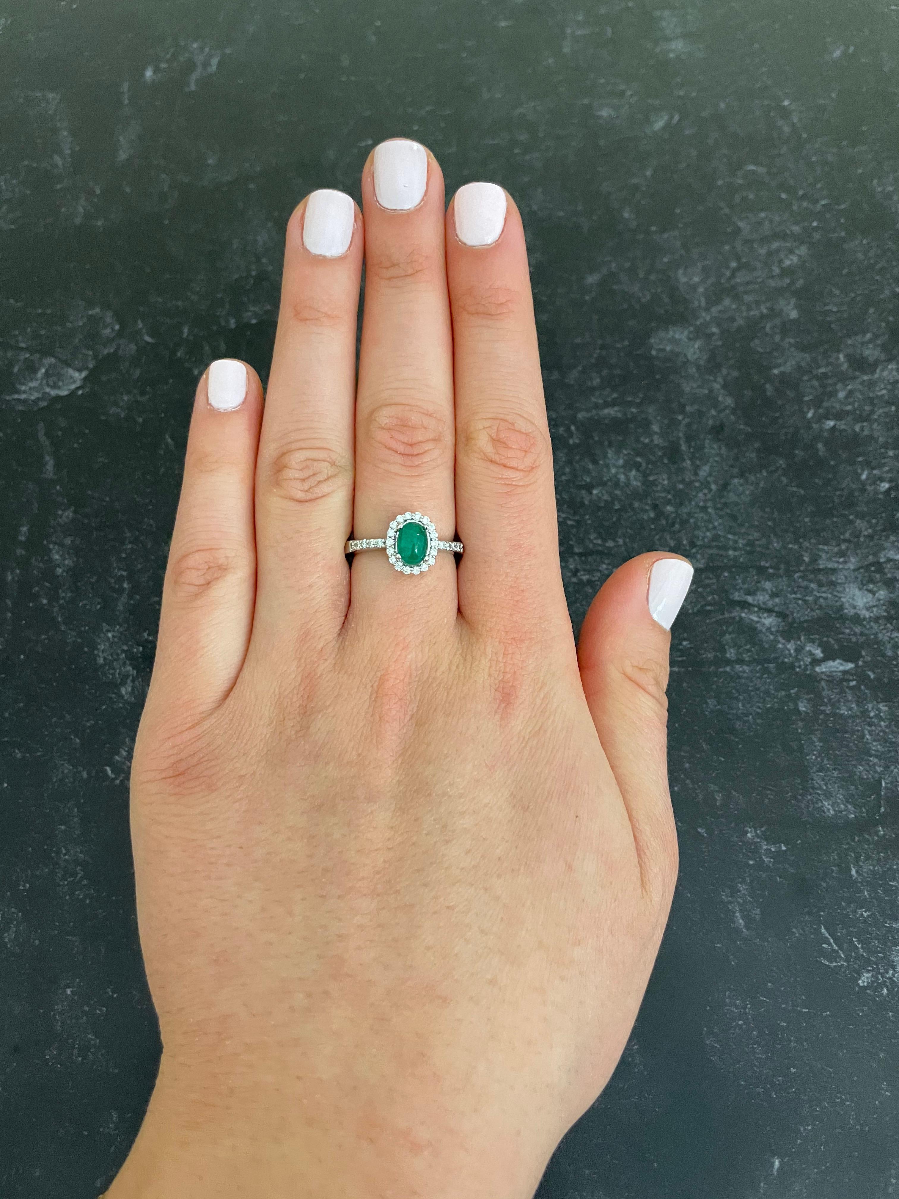 Oval Emerald 14 Karat White Gold Diamond Halo Ring In New Condition For Sale In GREAT NECK, NY
