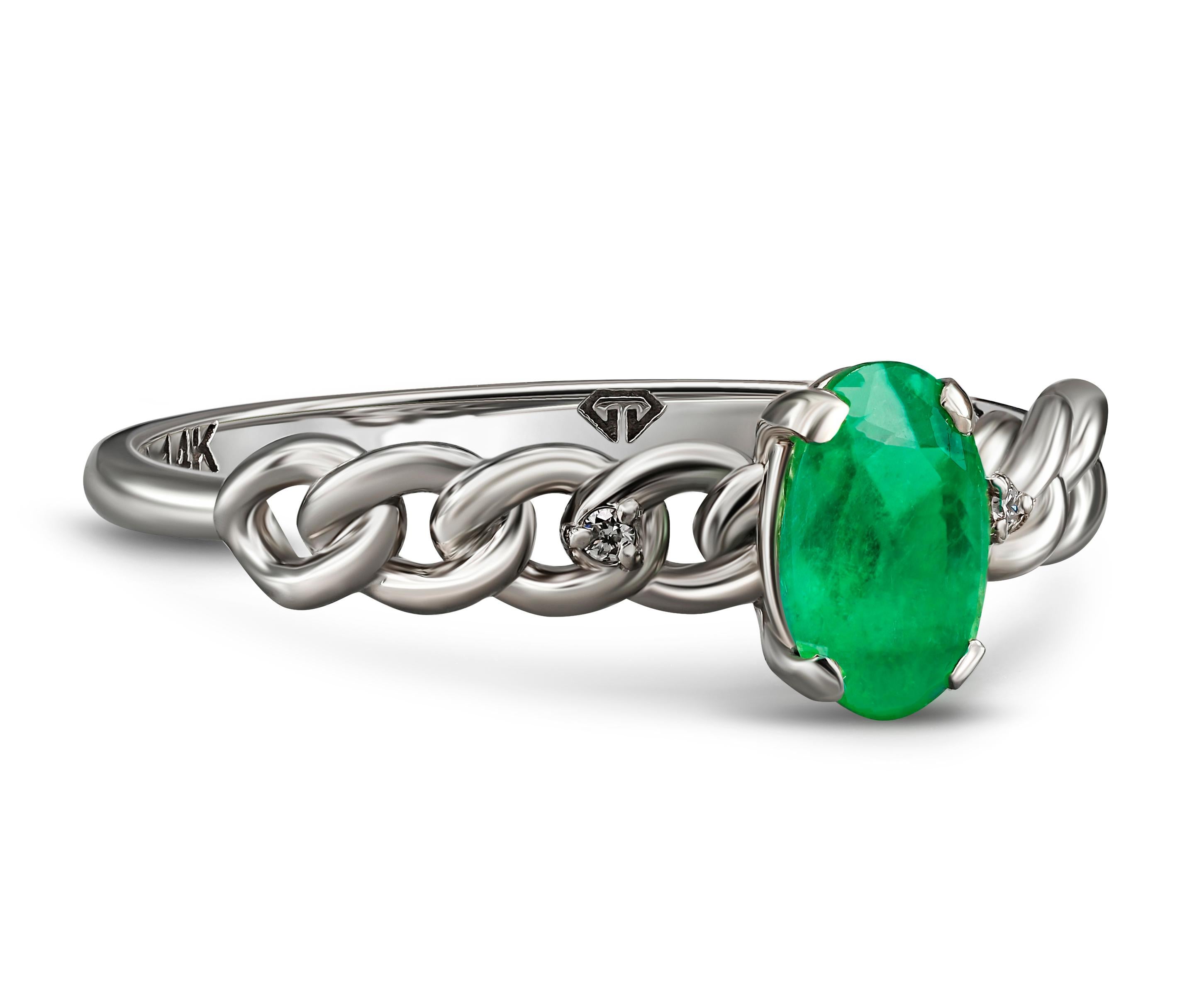 Oval emerald 14k gold ring. 
Gold Chain Ring. Minimalist ring. Emerald engagement ring. May Birthstone Ring. Stackable ring. Cuban Chain Ring.

Metal: 14k gold
Weight: 1.7 g. depends from size.

Set with emerald, color - green
Oval cut, aprx 0.70