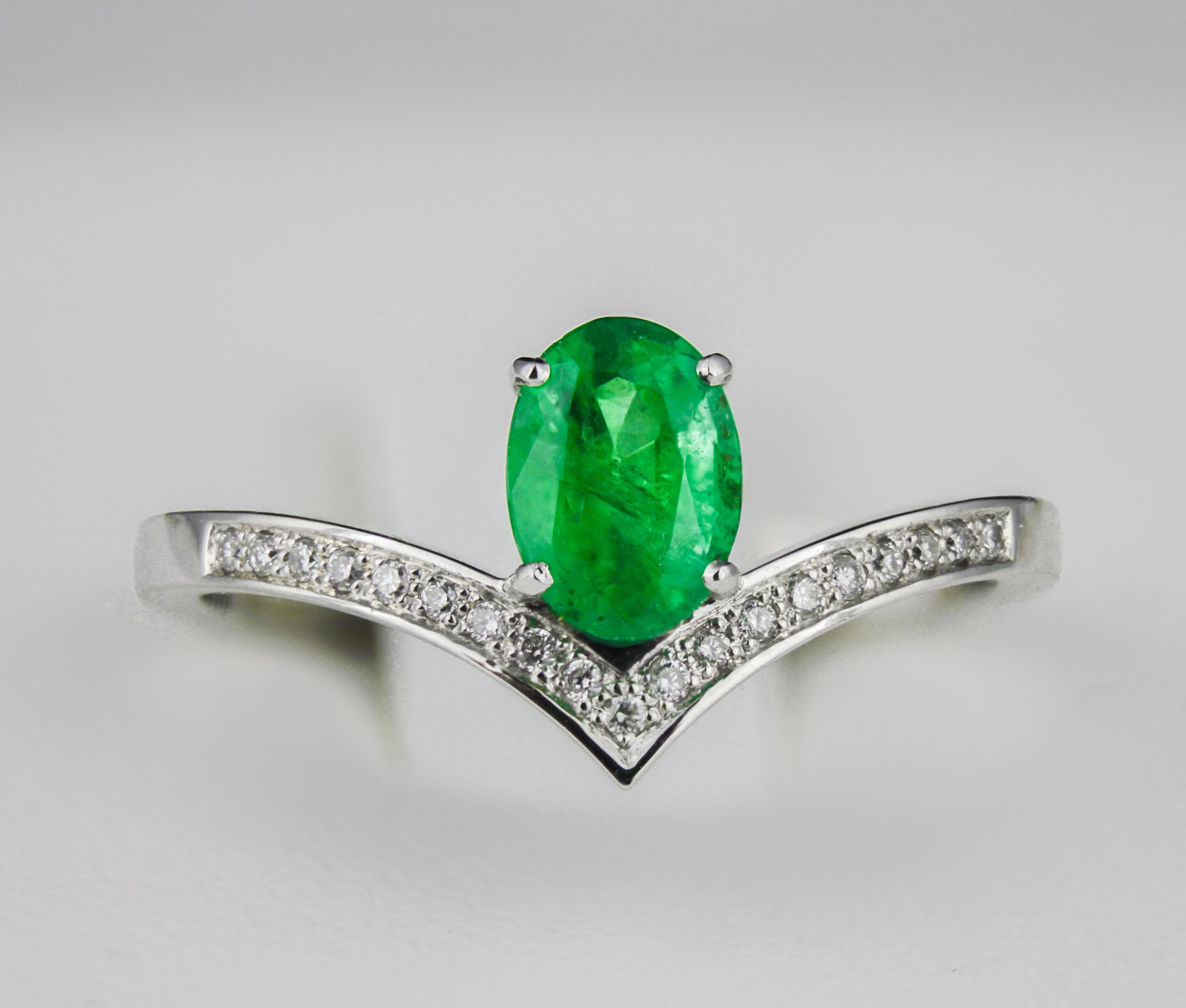 For Sale:  Oval Emerald  14k gold ring 3