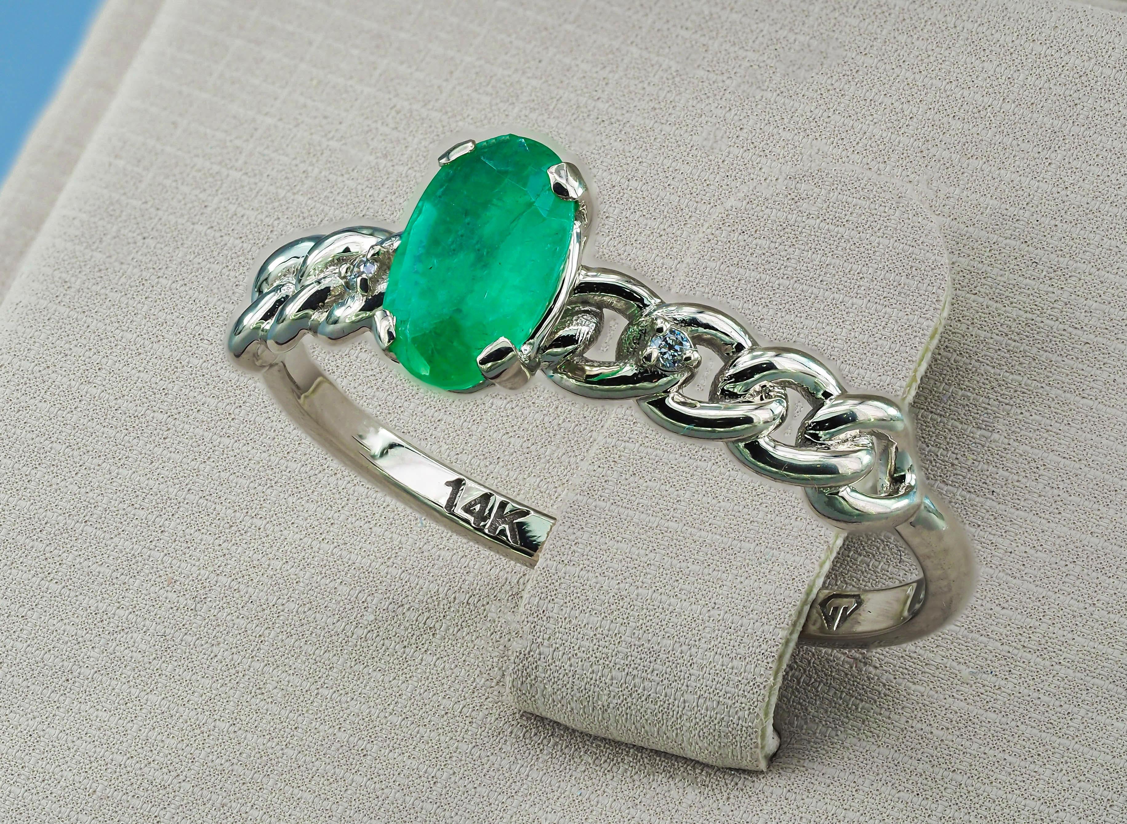 Oval Cut Oval emerald 14k gold ring.  For Sale