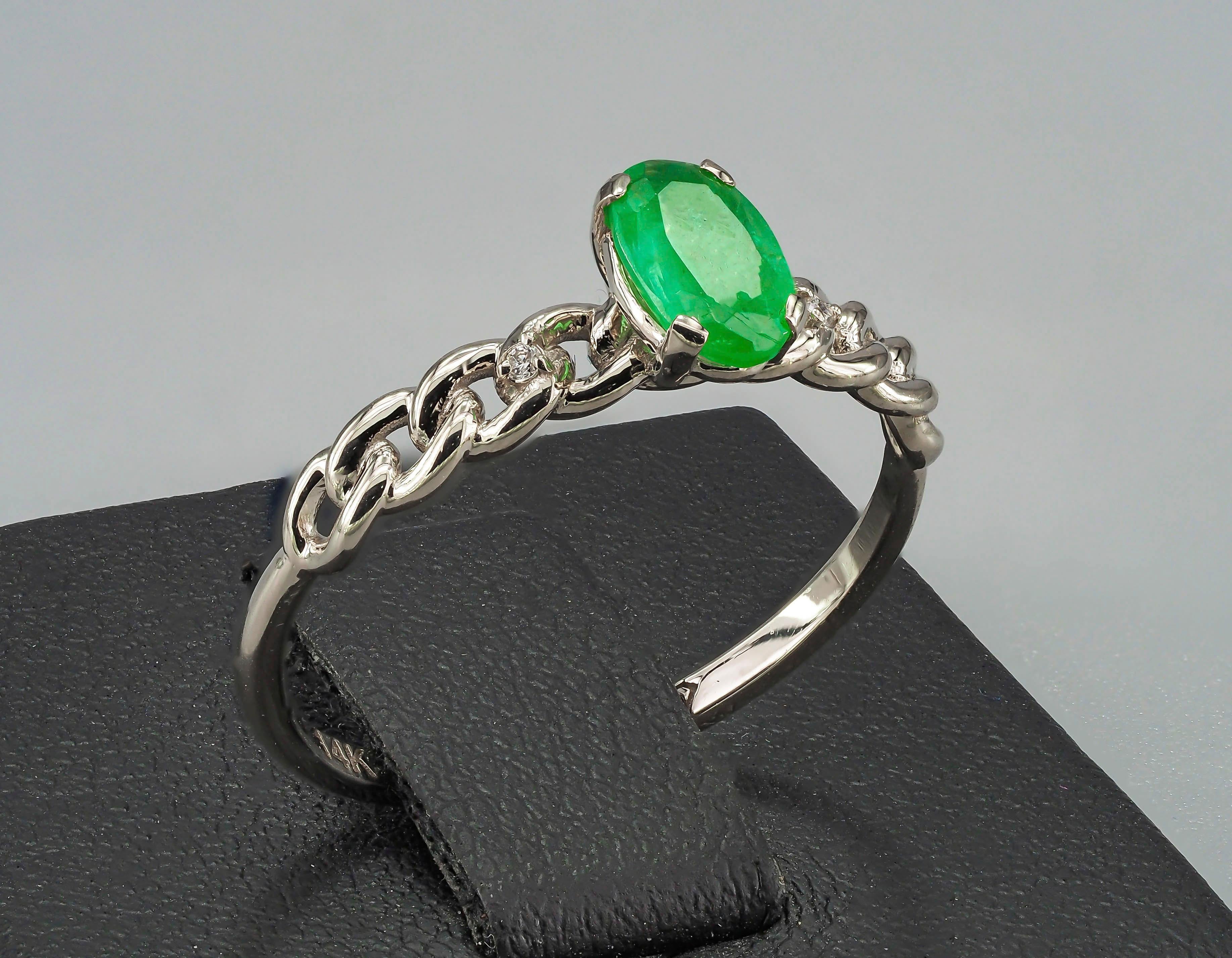 Oval emerald 14k gold ring.  In New Condition For Sale In Istanbul, TR