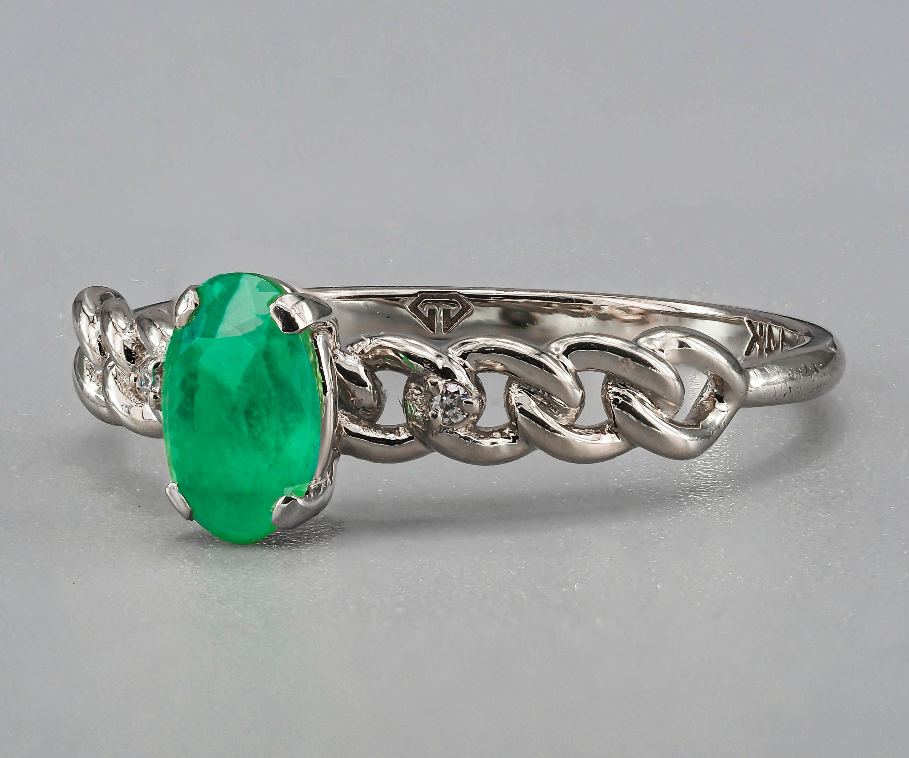 Oval emerald 14k gold ring.  For Sale 2