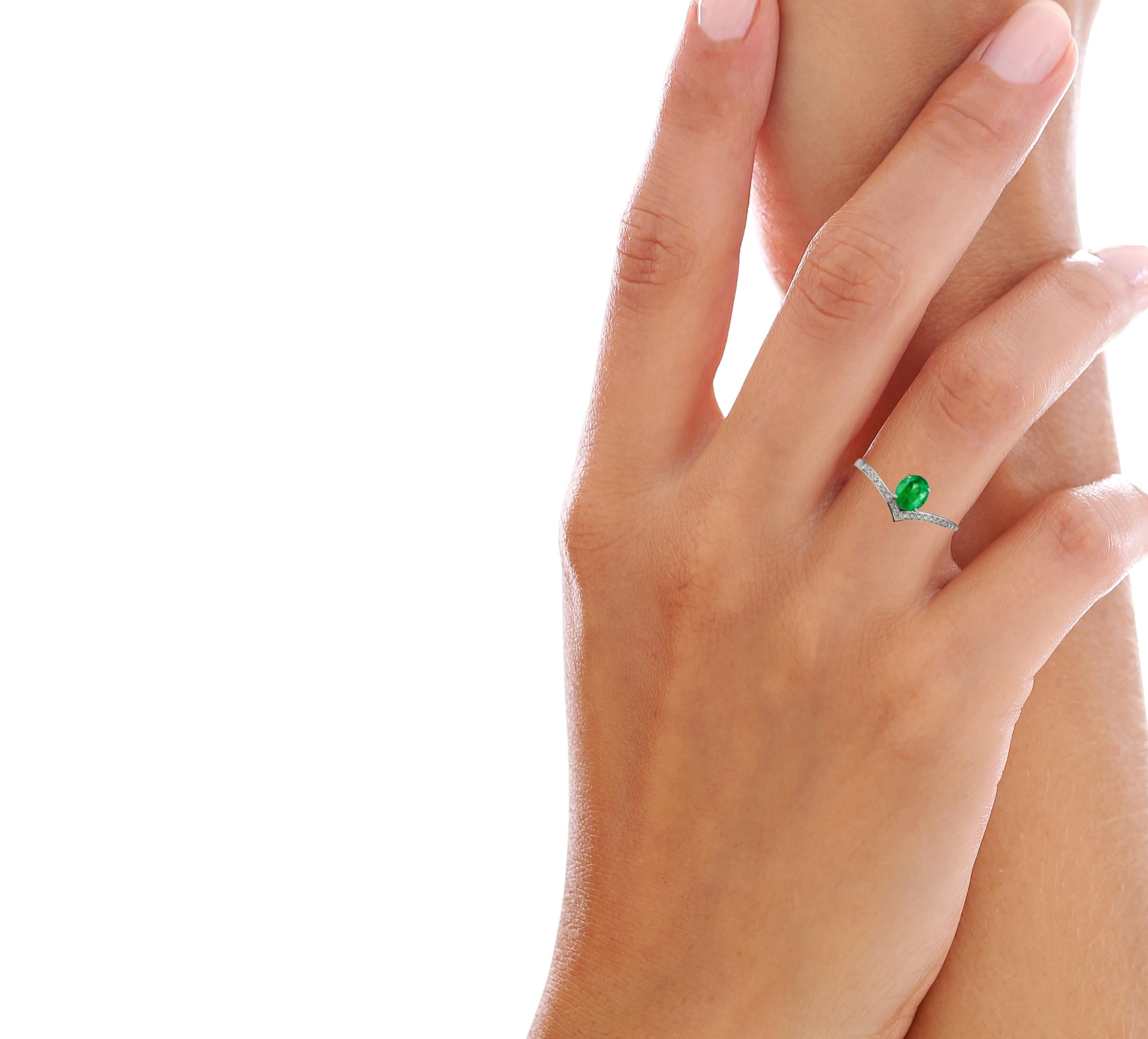 For Sale:  Oval Emerald  14k gold ring 8