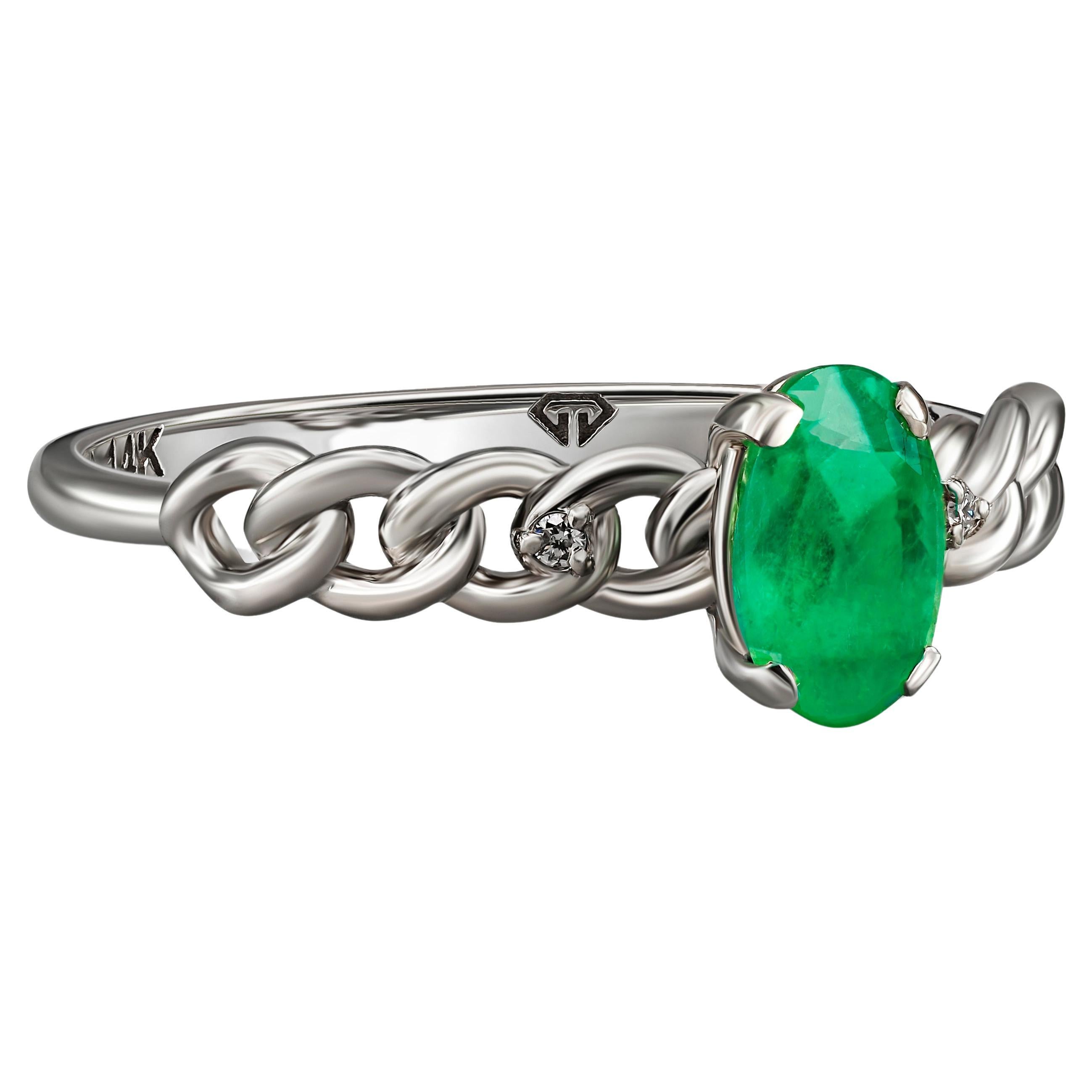 Oval emerald 14k gold ring. 
