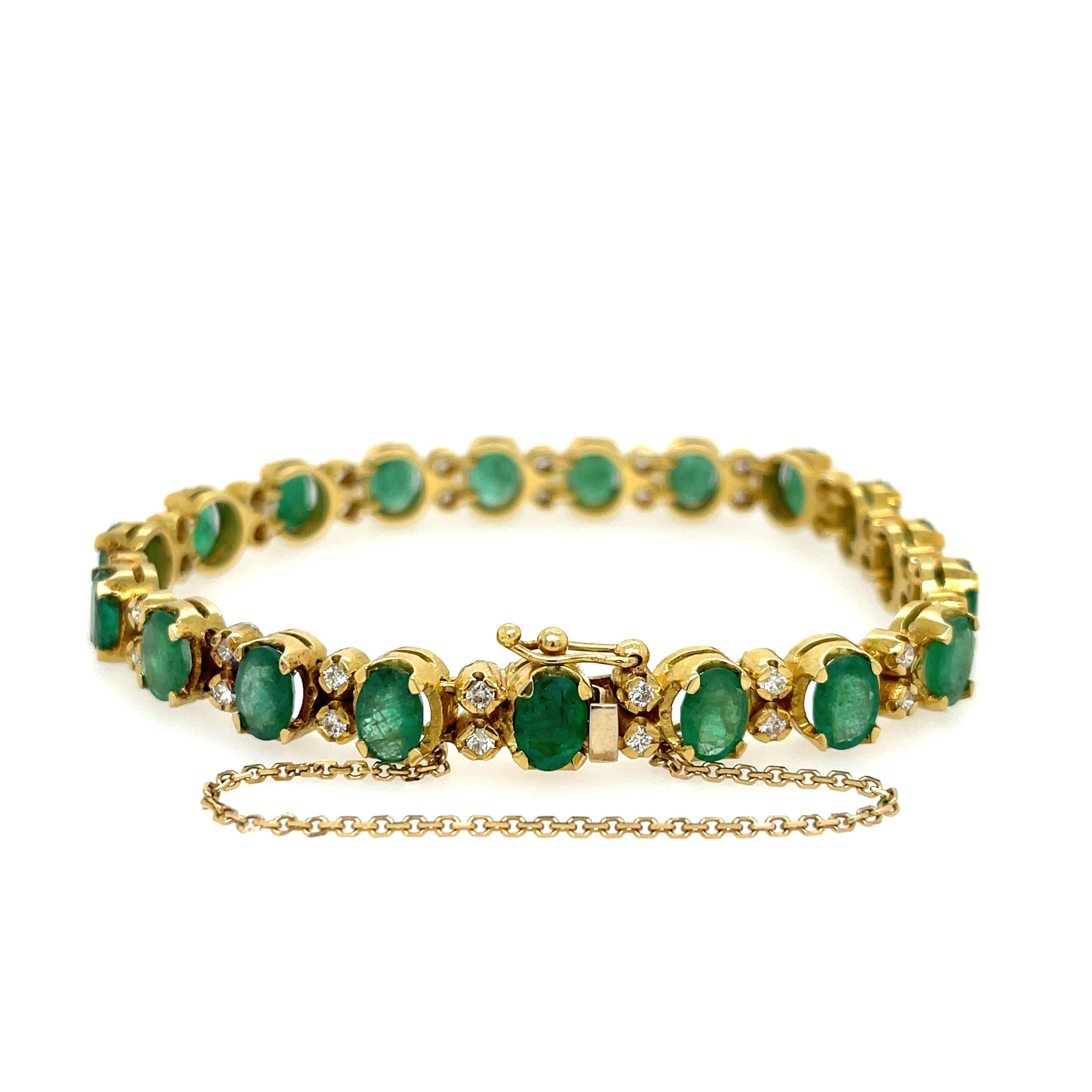 Oval Cut Oval Emerald '16.30 Carat' and Diamond Bracelet 18k Yellow Gold