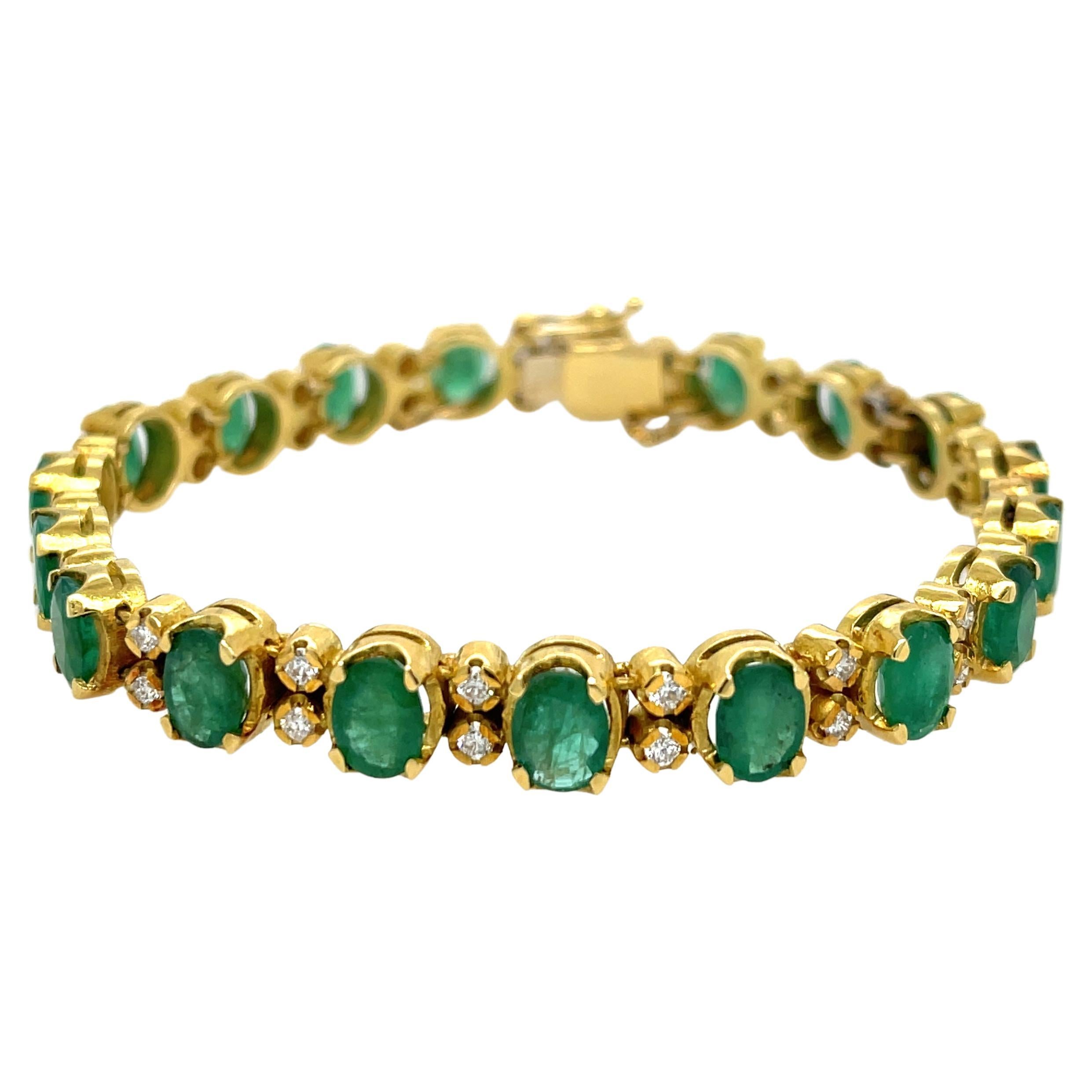 Oval Emerald '16.30 Carat' and Diamond Bracelet 18k Yellow Gold