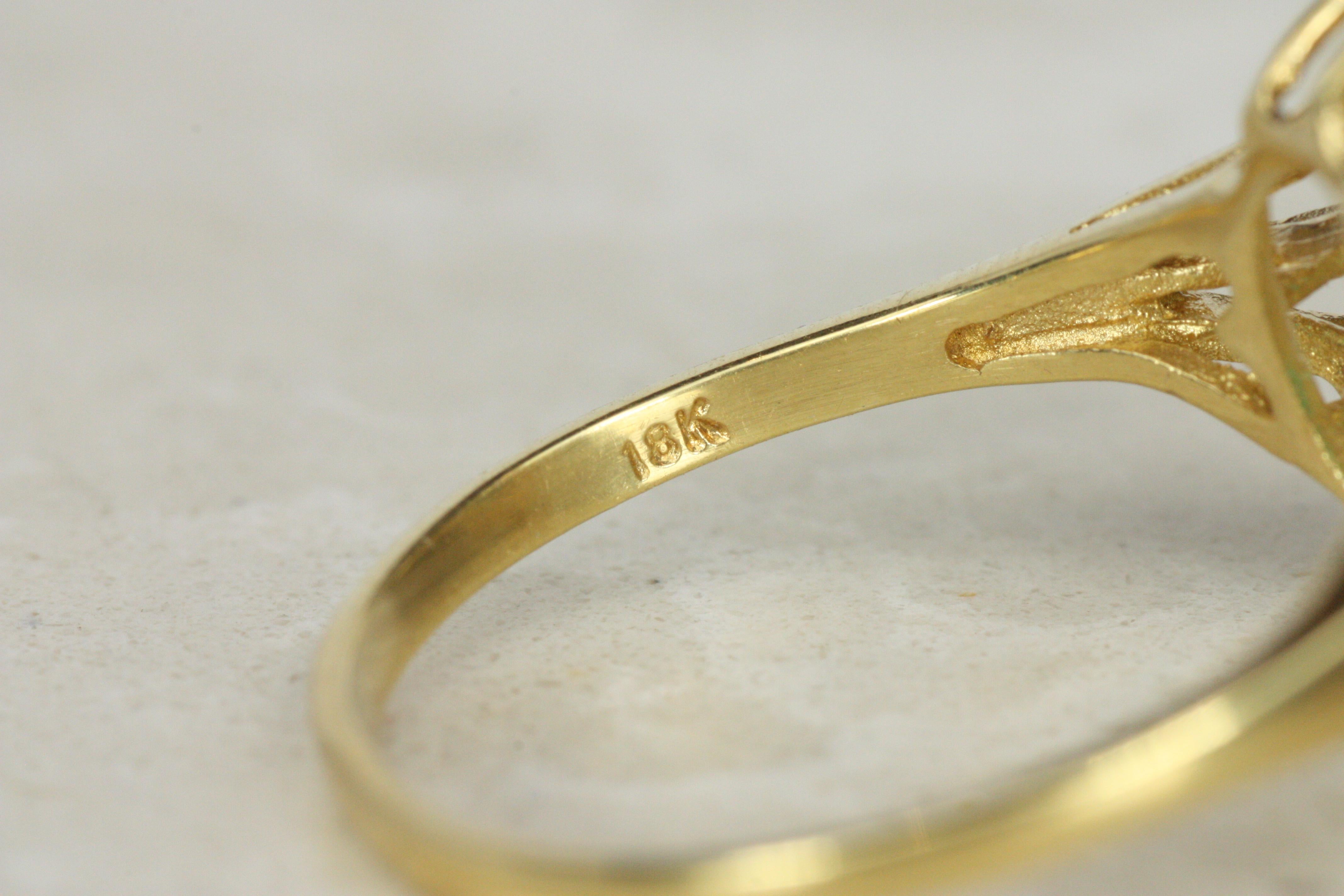 Ovaler Smaragd und Diamant-Cluster-Cocktailring aus Gelbgold im Angebot 2