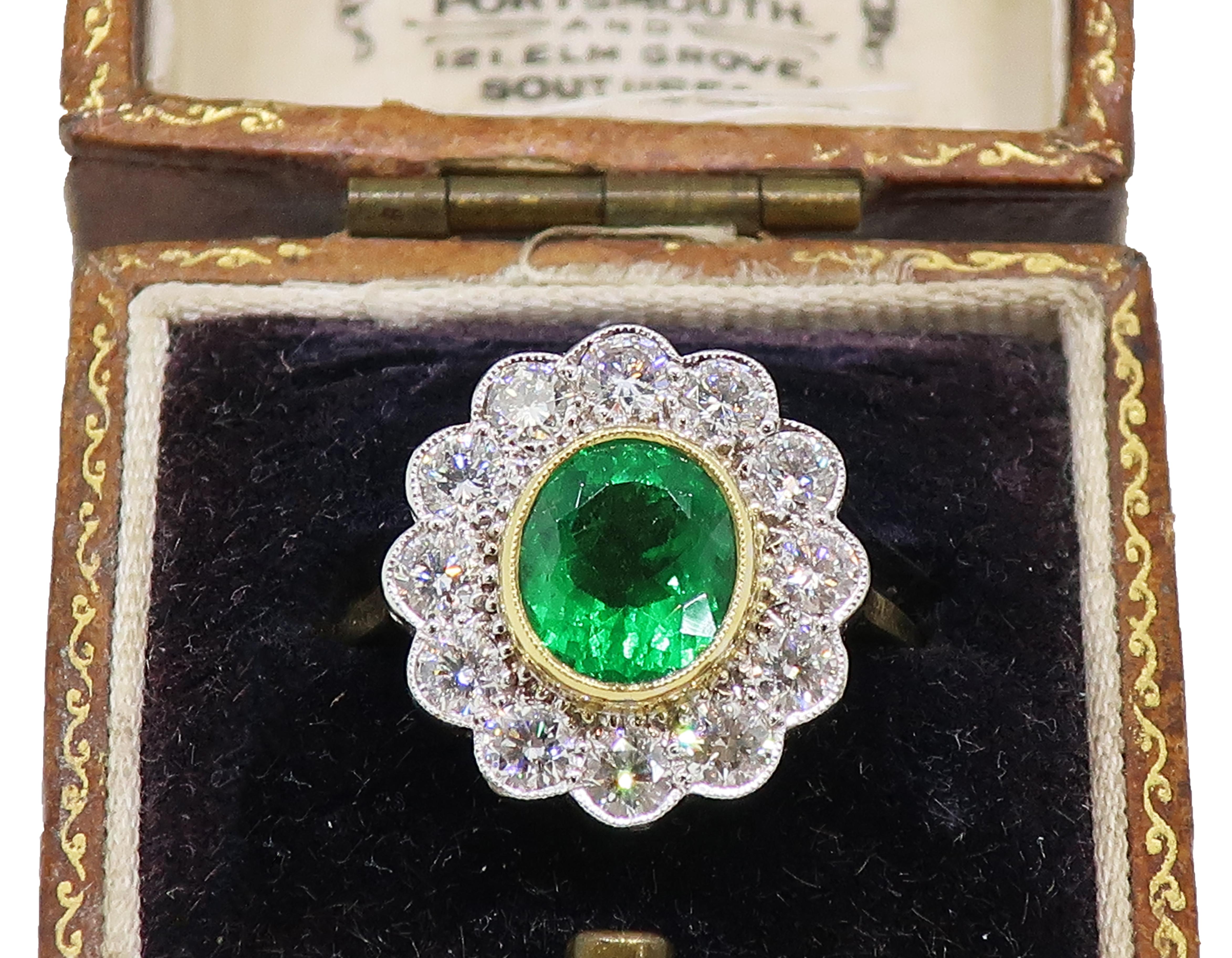 Oval Emerald and Diamond Cluster Ring 18 Karat Yellow and White Gold In New Condition For Sale In East Grinstead, GB