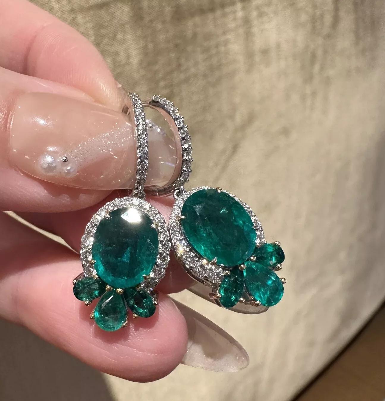 Oval Emerald and Diamond Drop Earrings in 18k White Gold In Excellent Condition For Sale In La Jolla, CA