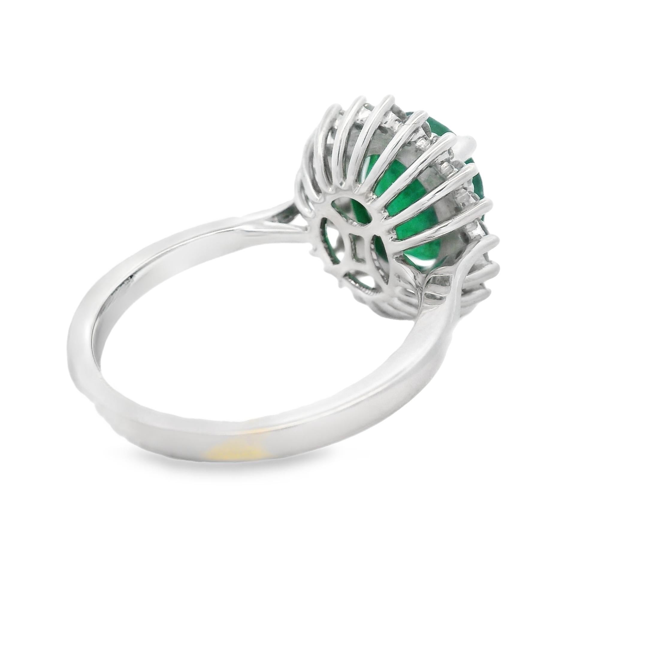 Bague émeraude ovale et halo de diamants, 2.76ct en or blanc 14K, taille 7 Pour femmes en vente