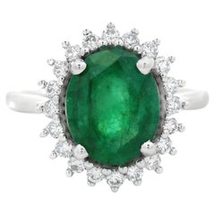 Ovaler Smaragd und Diamant-Halo-Ring, 2,76ct in 14K Weißgold, Größe 7