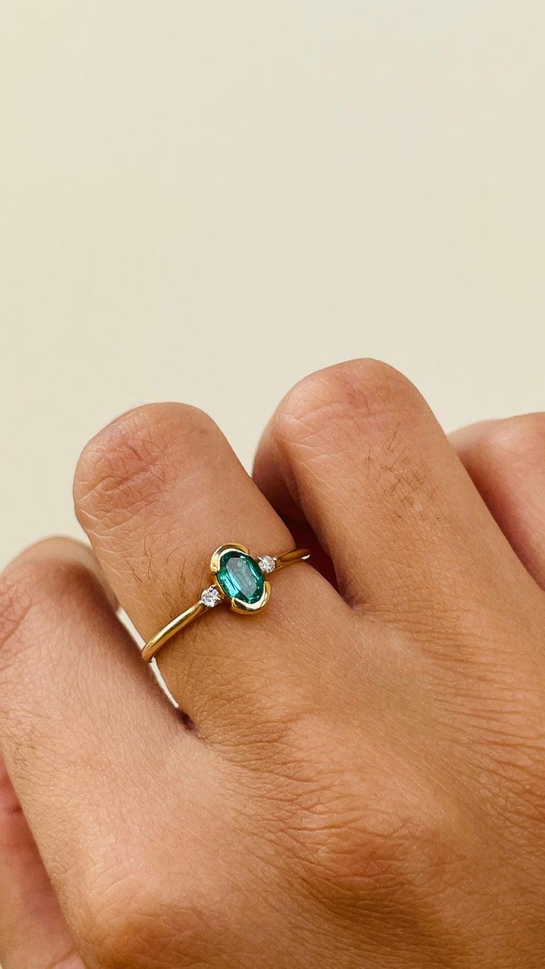 in vendita:  Smeraldo ovale e diamante in oro giallo massiccio 14k Anello minimal con tre pietre per lei 11