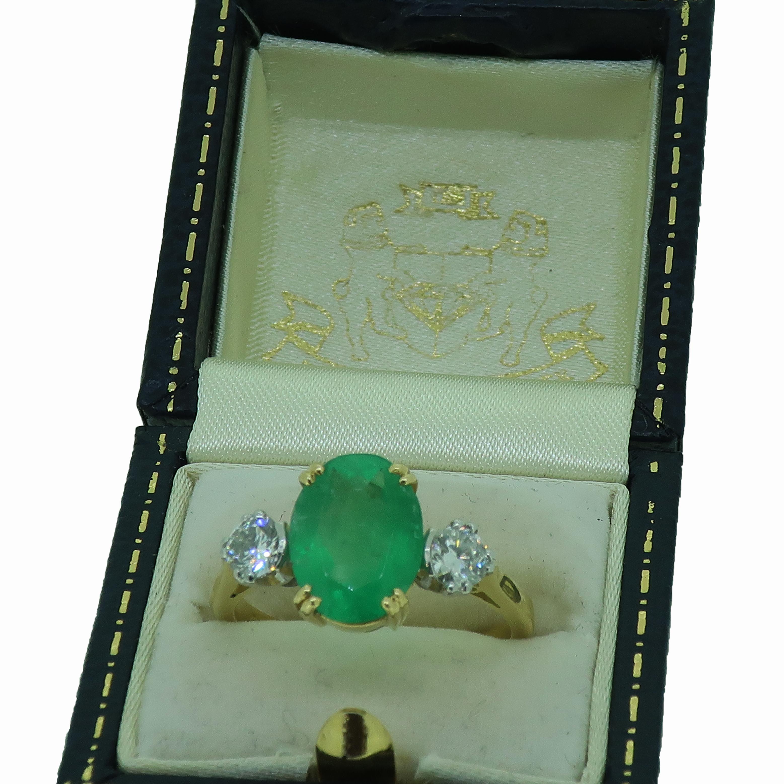 Oval Emerald and Diamond Three-Stone Ring 18 Karat Yellow and White Gold In New Condition In East Grinstead, GB