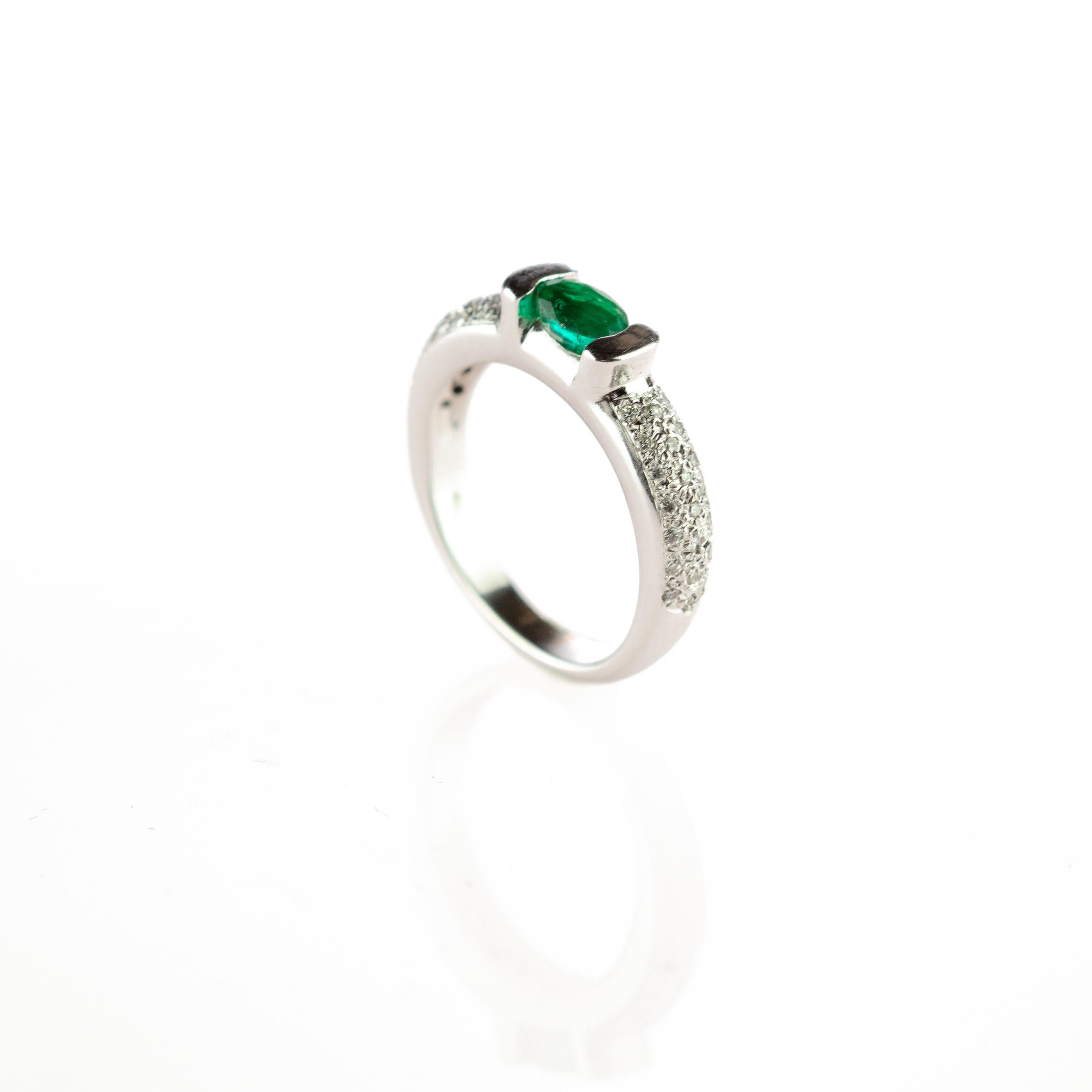Women's or Men's Intini Jewels Oval Emerald Diamond 18 Karat White Gold Cocktail Solitaire  Ring