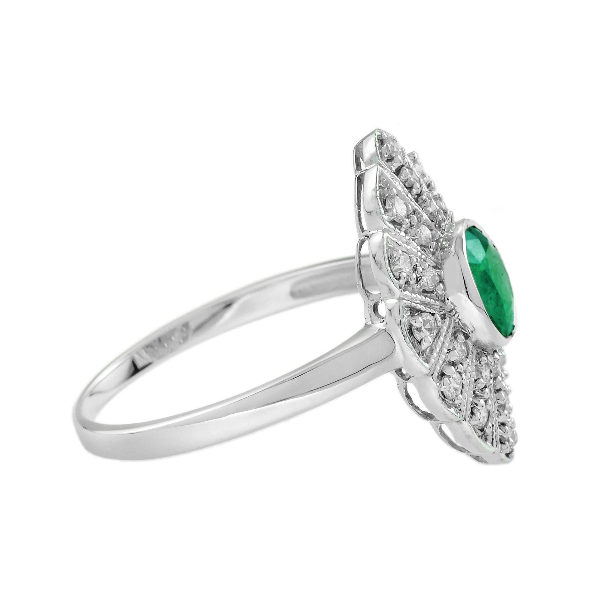 Art déco Bague en or blanc 14K de style édouardien avec émeraude ovale et diamant en forme de marquise en vente