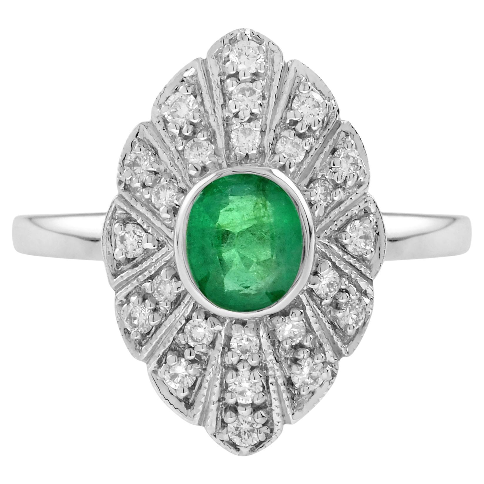 Esmeralda Oval y Diamante Forma Marquesa Estilo Eduardiano Anillo de Oro Blanco de 14K