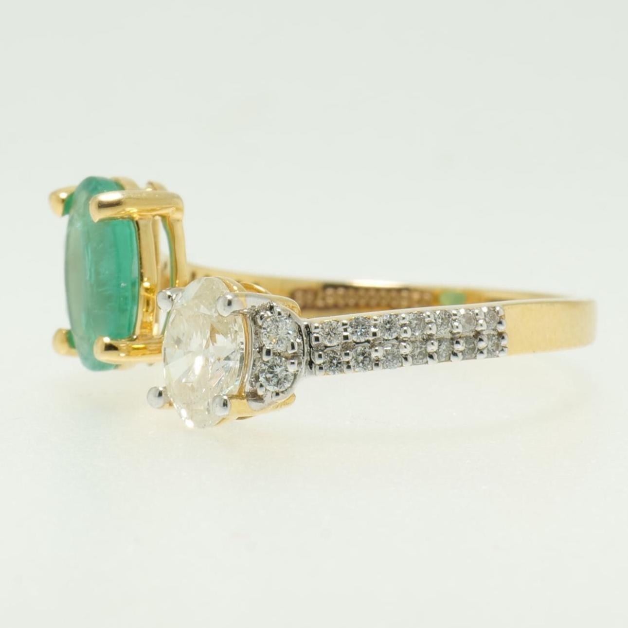 Oval Emerald Diamond Open Cuff  Ring in 14k Solid Gold (Certified) In New Condition For Sale In New Delhi, DL