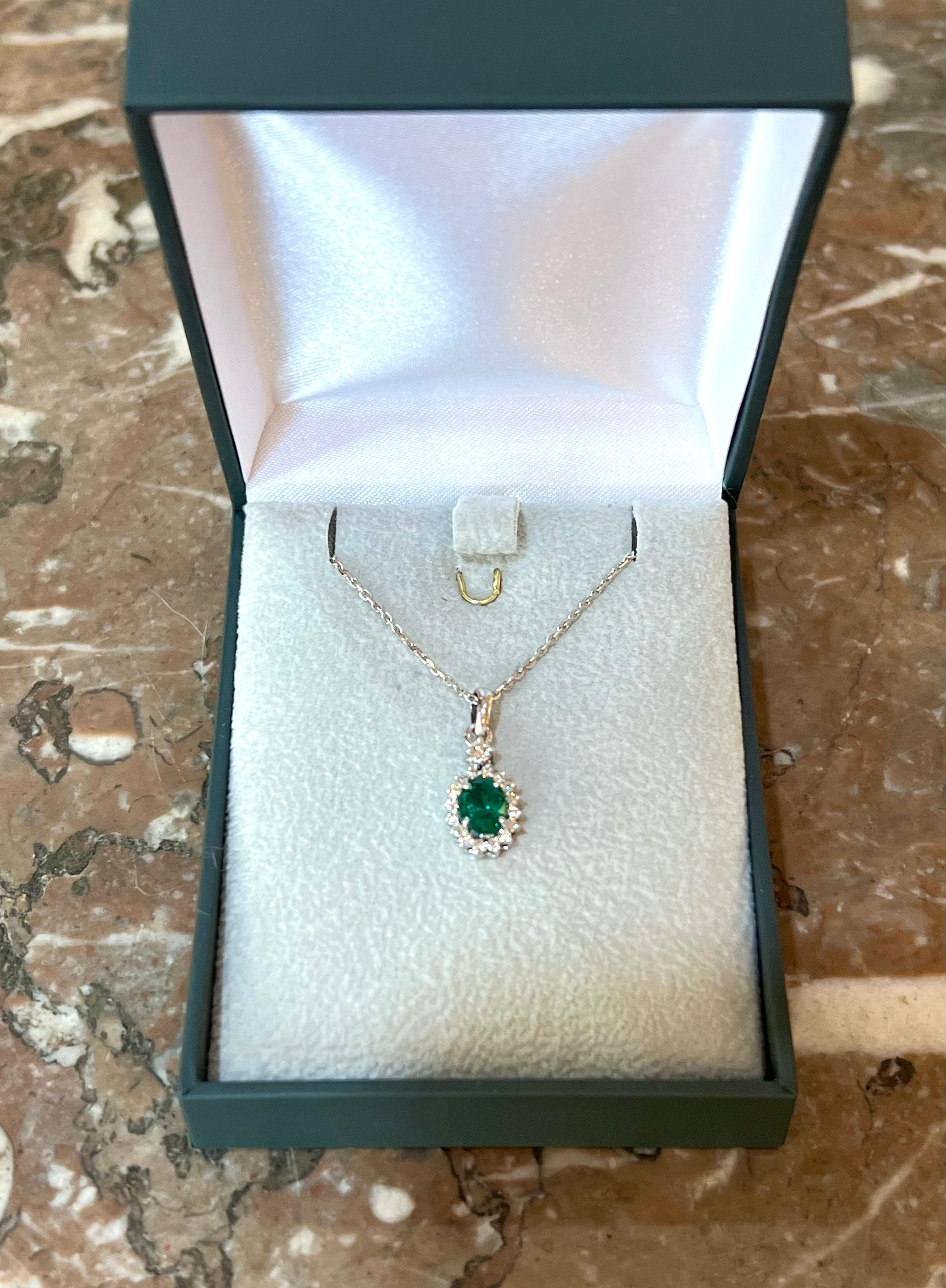 Mixed Cut Oval Emerald Diamonds 18 Carat White Gold Necklace For Sale
