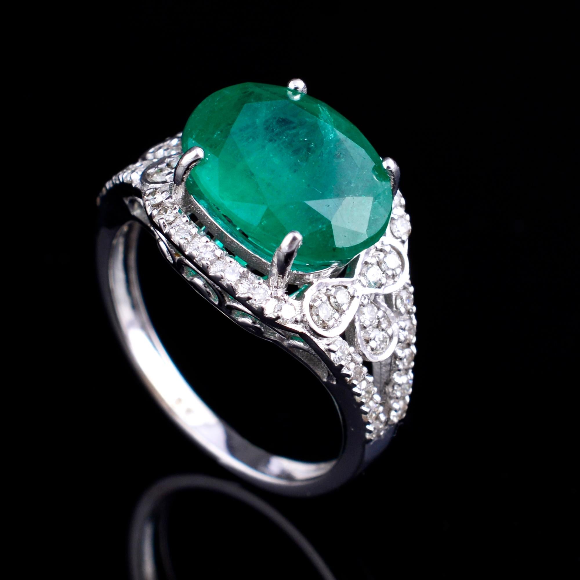 For Sale:  Oval Emerald Gemstone Dome Ring SI Clarity HI Color Diamond 18 Karat White Gold 5
