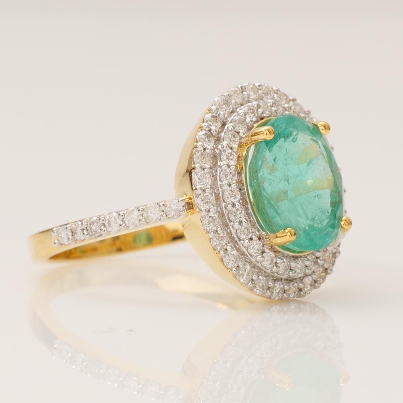 Donna Anello con smeraldo ovale e doppio diamante aureolato in oro massiccio 14k (certificato) in vendita