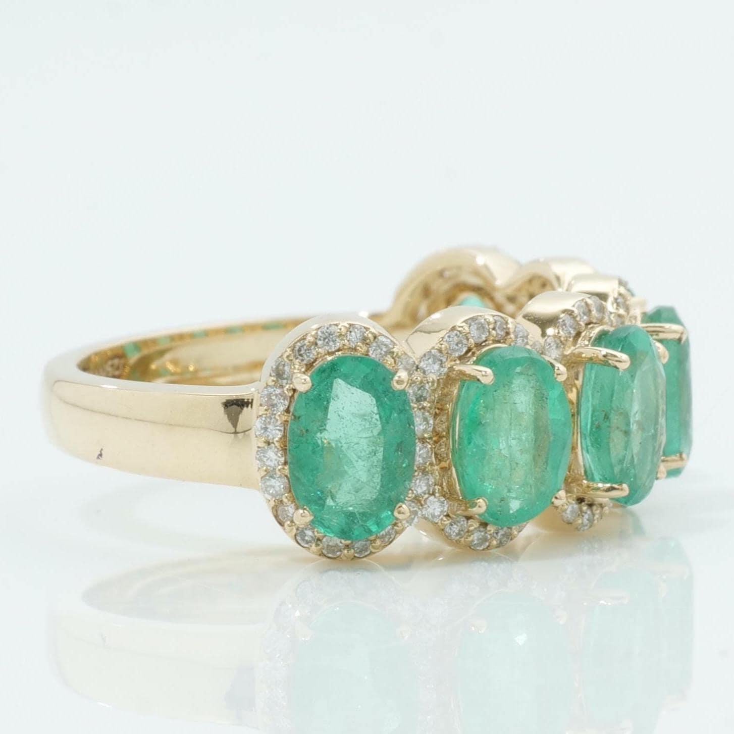 Ovaler Smaragd-Halo-Diamantring aus 14k massivem Gold (zertifiziert) im Zustand „Neu“ im Angebot in New Delhi, DL