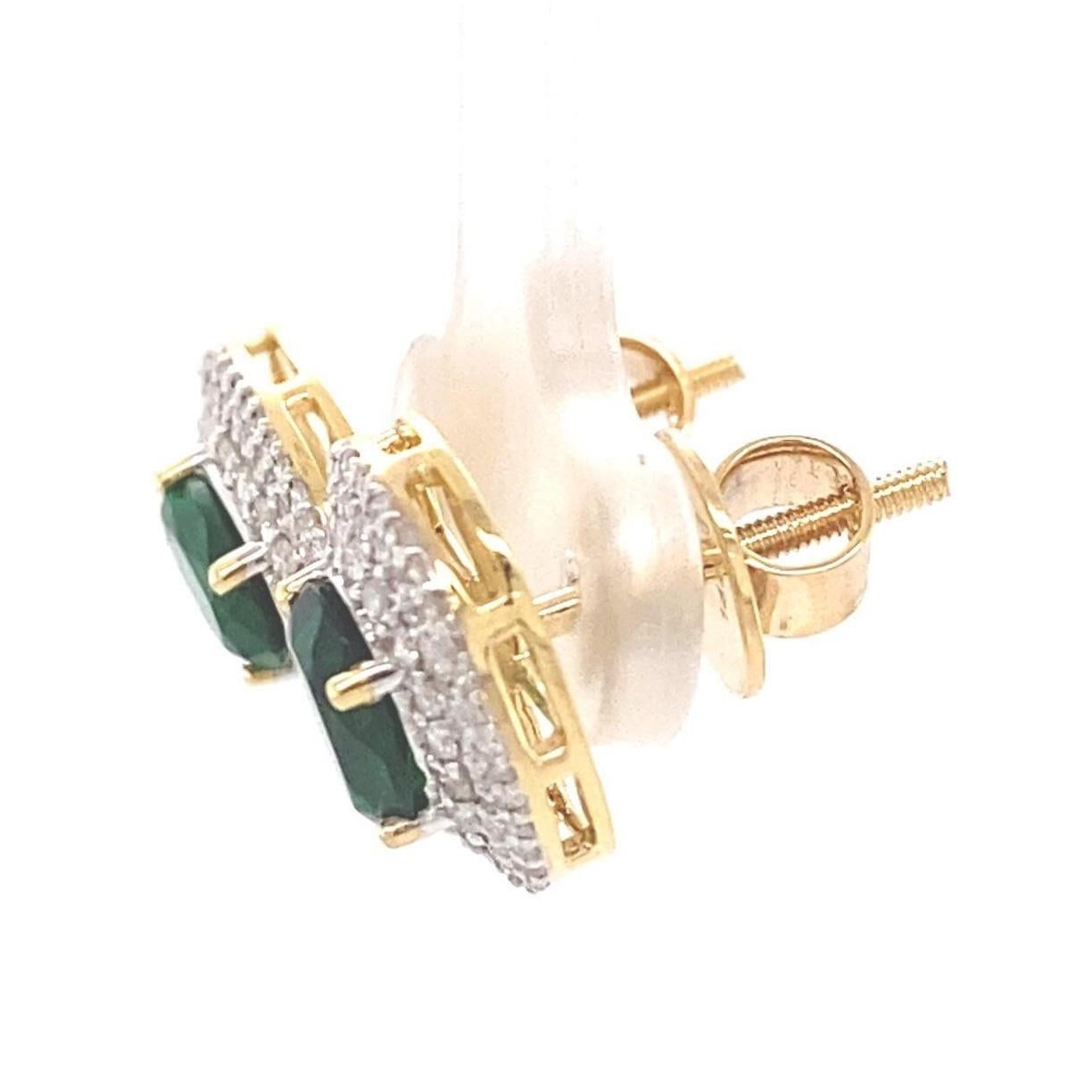 Boucles d'oreilles en or massif 14k avec émeraude ovale et halo de diamant (certifié) Pour femmes en vente