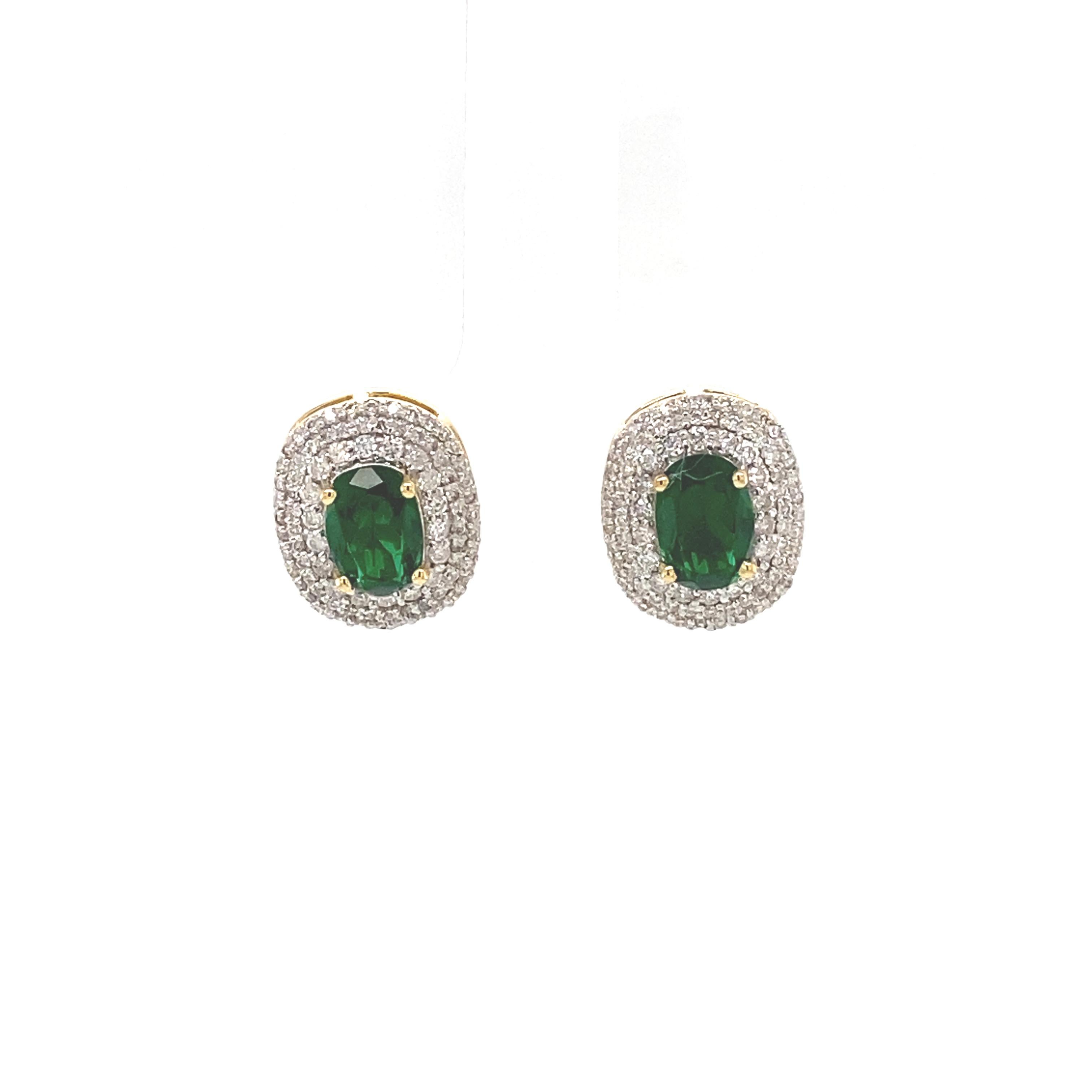 Orecchini con diamante aureolato smeraldo ovale in oro massiccio 14k (certificati) in vendita 2