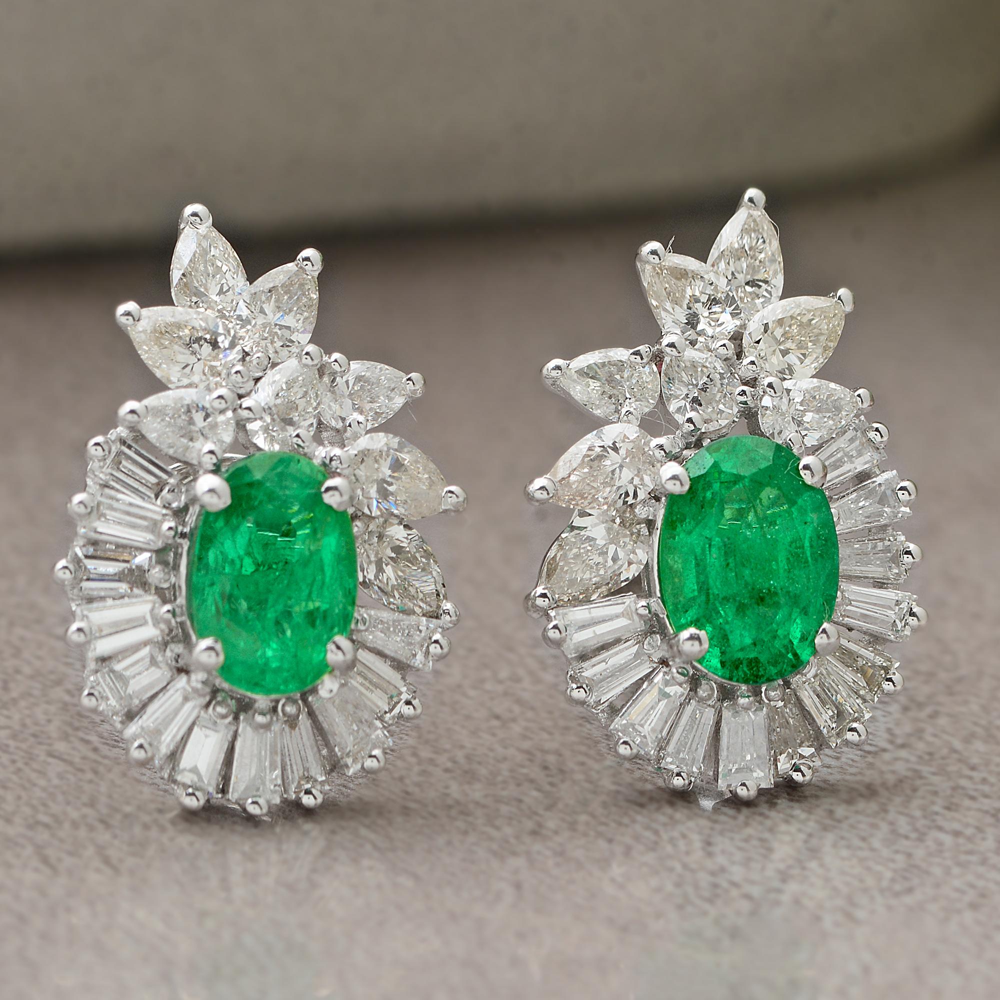 Modern Oval Emerald Halo Diamond Stud Earrings in Solid 18k White Gold Wedding Gift For Sale