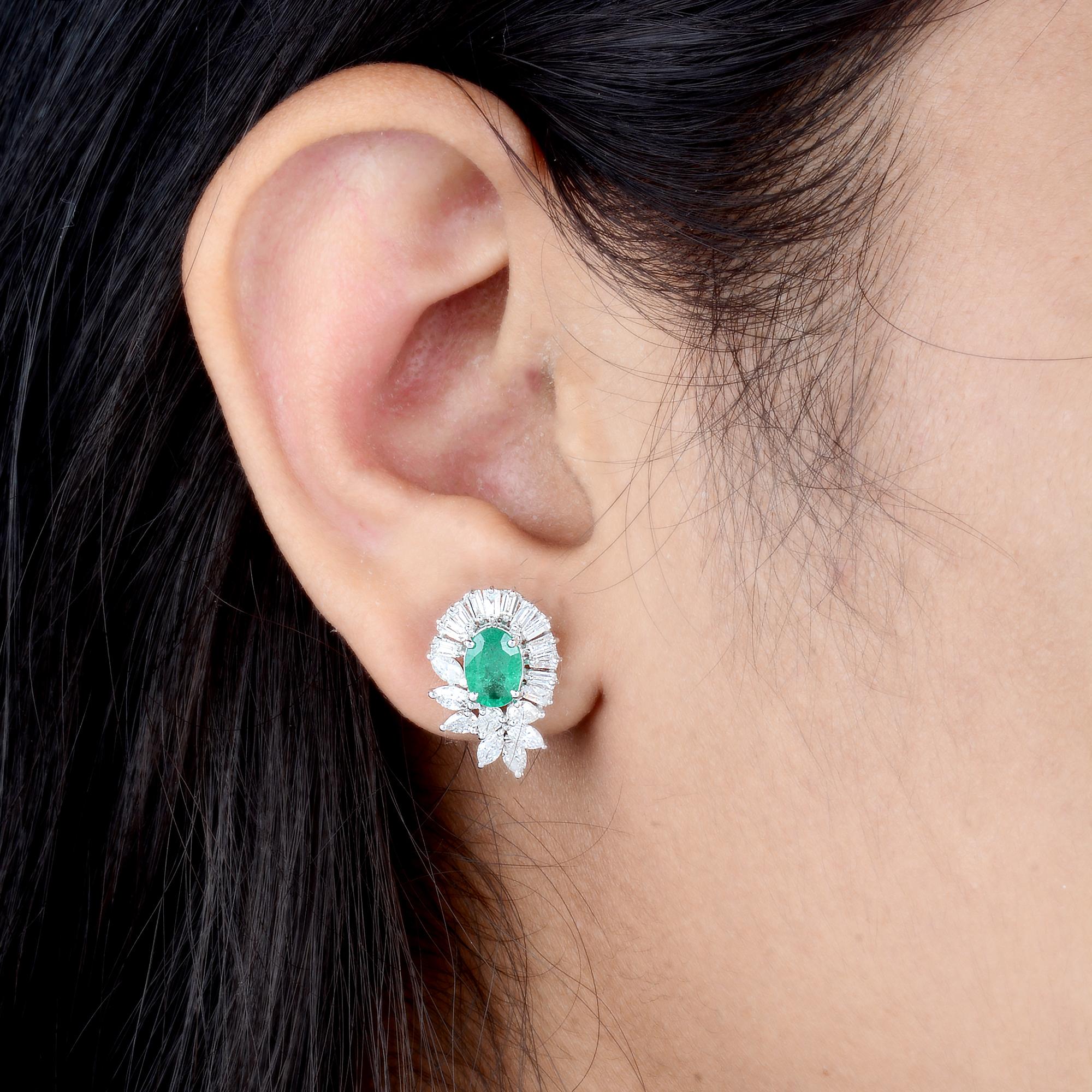 Oval Cut Oval Emerald Halo Diamond Stud Earrings in Solid 18k White Gold Wedding Gift For Sale