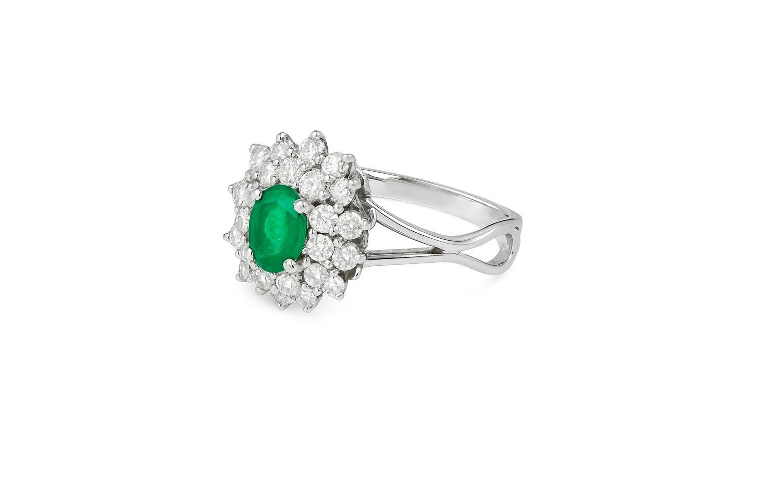 in vendita:  Anello con smeraldo ovale 3