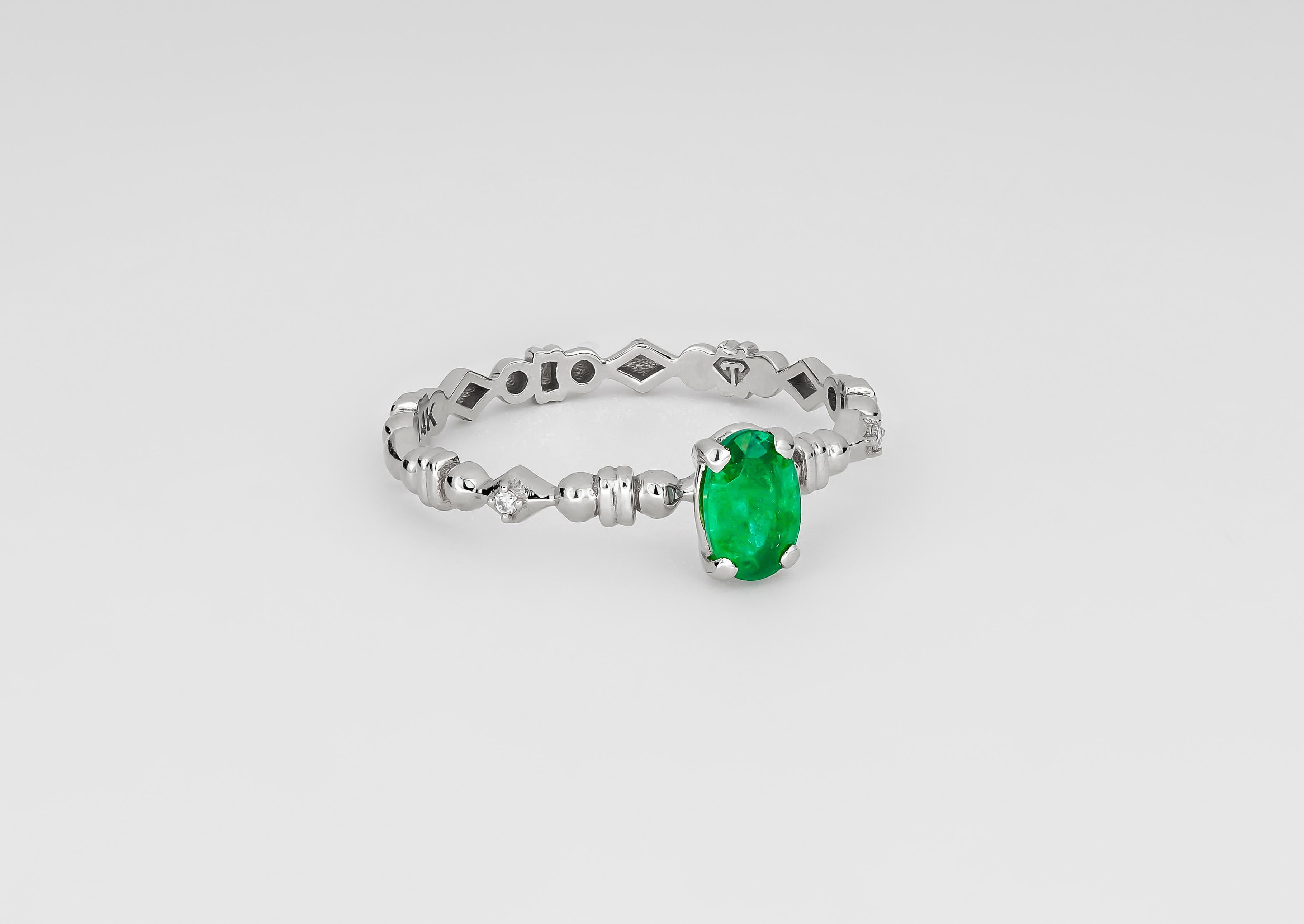 Oval Cut Oval emerald ring.  For Sale