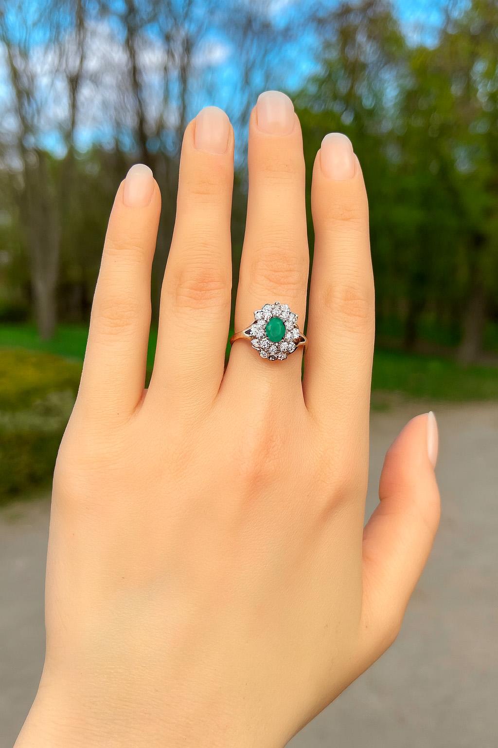 in vendita:  Anello con smeraldo ovale 5