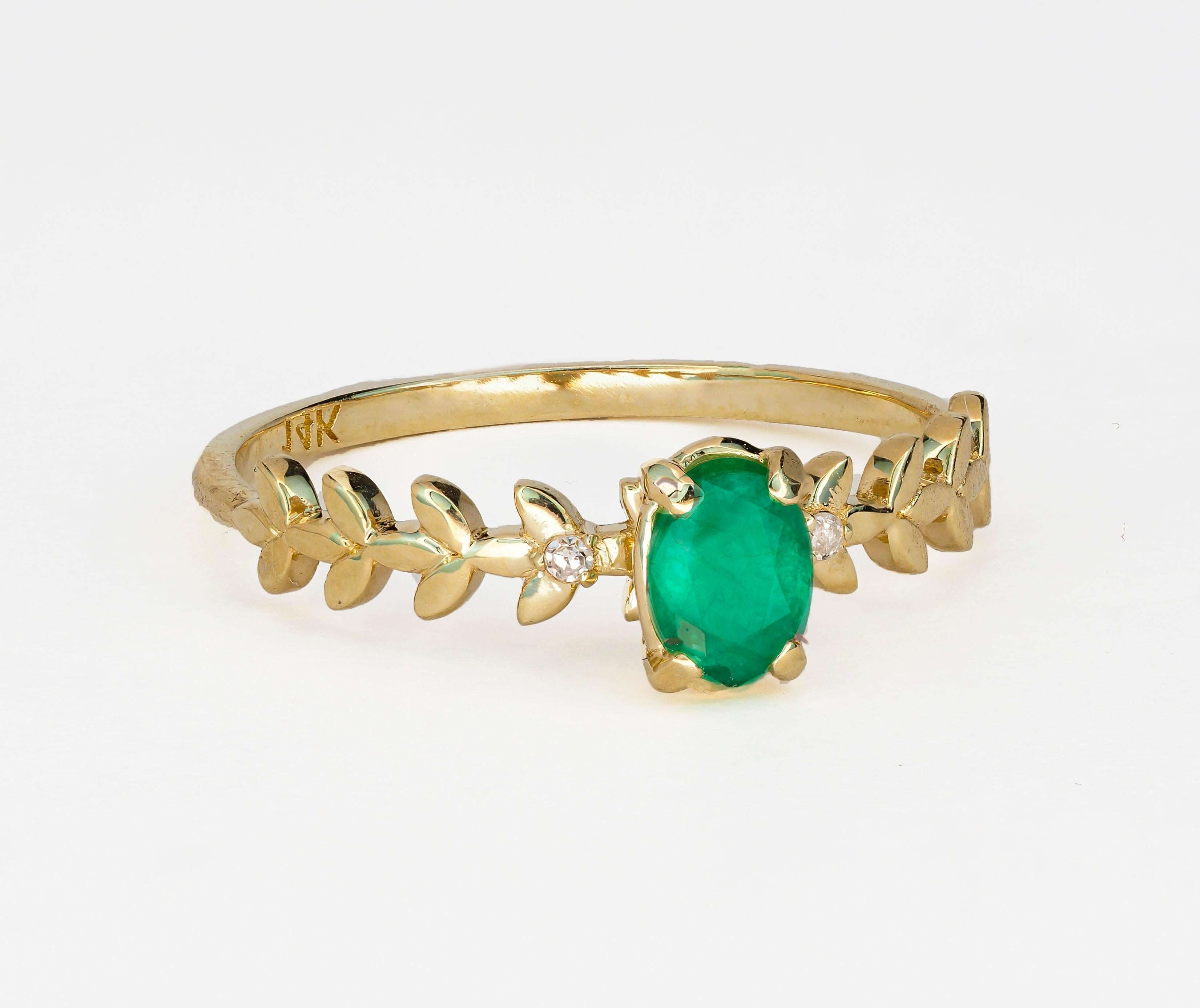 Oval Cut Oval emerald ring in 14k gold For Sale