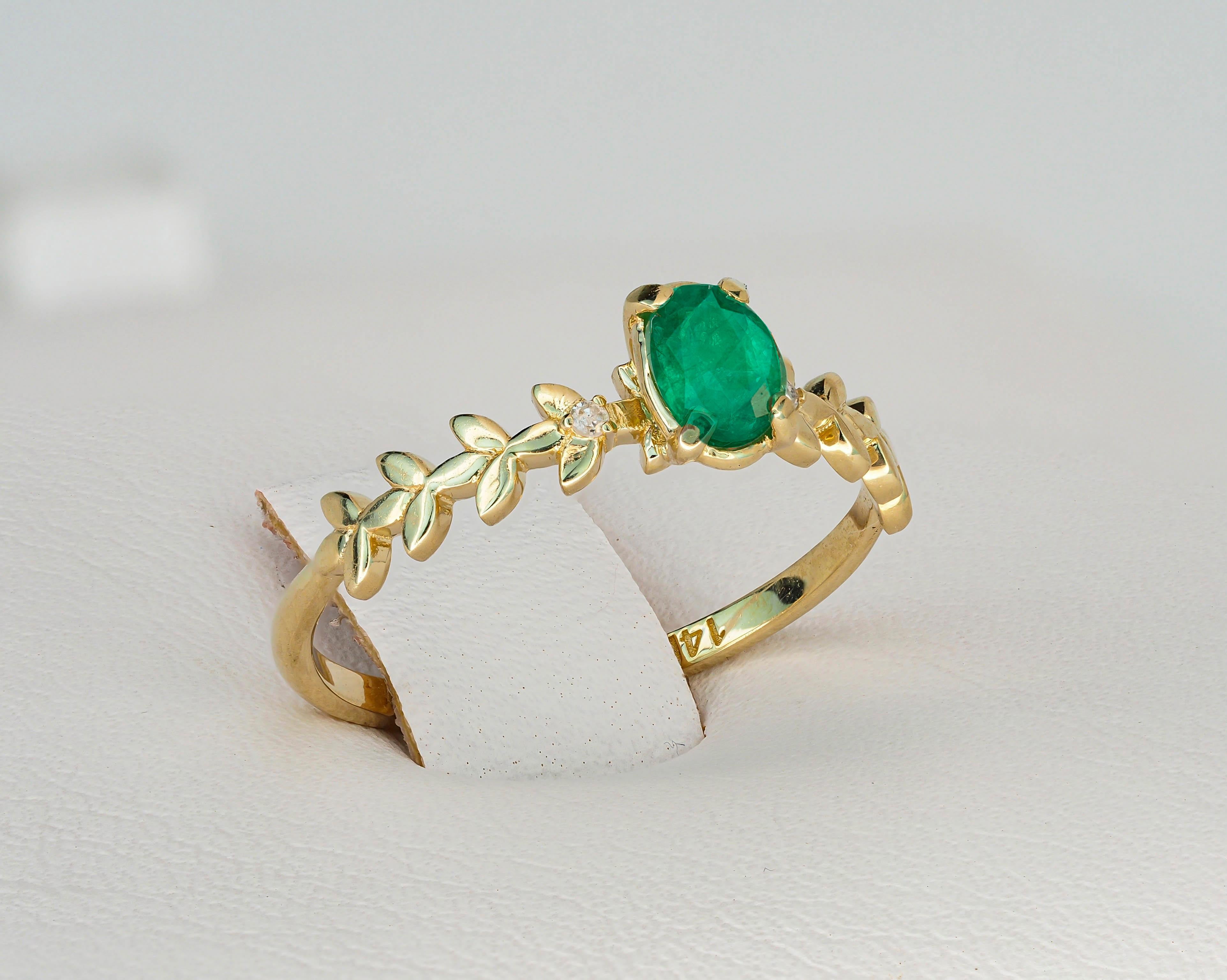 Oval emerald ring in 14k gold For Sale 1