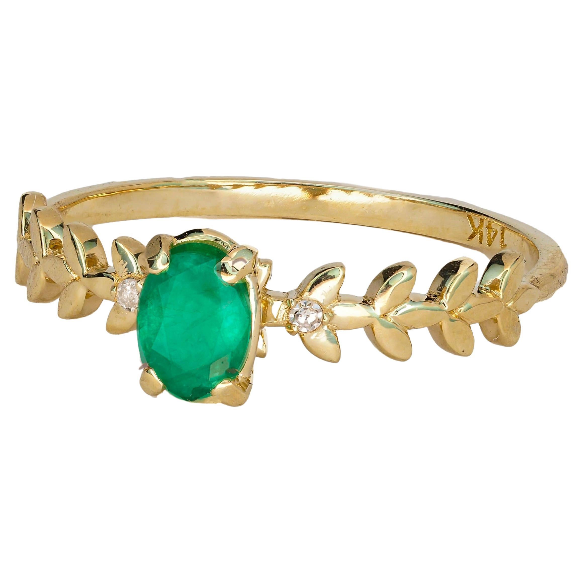 Oval emerald ring in 14k gold For Sale at 1stDibs