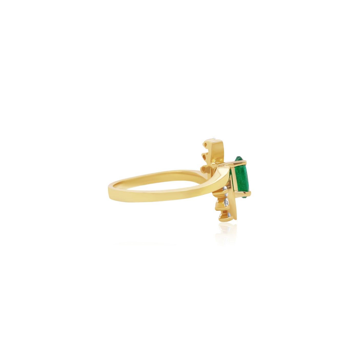 Material: 14K Yellow Gold 
1 Oval Emerald at 0.65 Carats 
6 Round Brilliant White Diamonds at 0.14 Carats Total Weight SI Quality /  H-I Color
Ring Size: 7.5 
Alberto offers complimentary sizing on all rings.

Fine one-of-a-kind craftsmanship meets