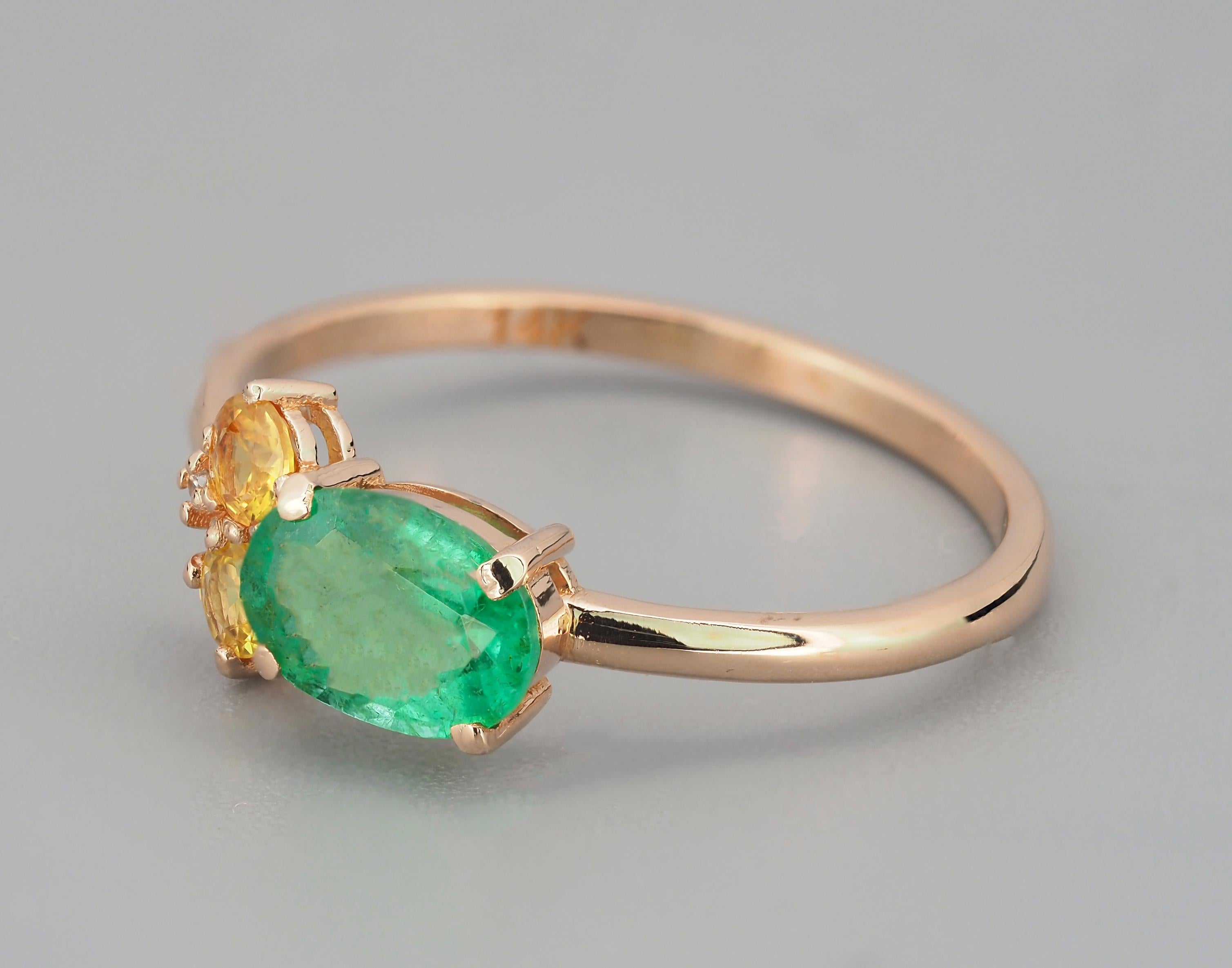 Im Angebot: Ovaler Ring aus 14 Karat Gold mit Smaragd, Saphir und Diamanten () 3