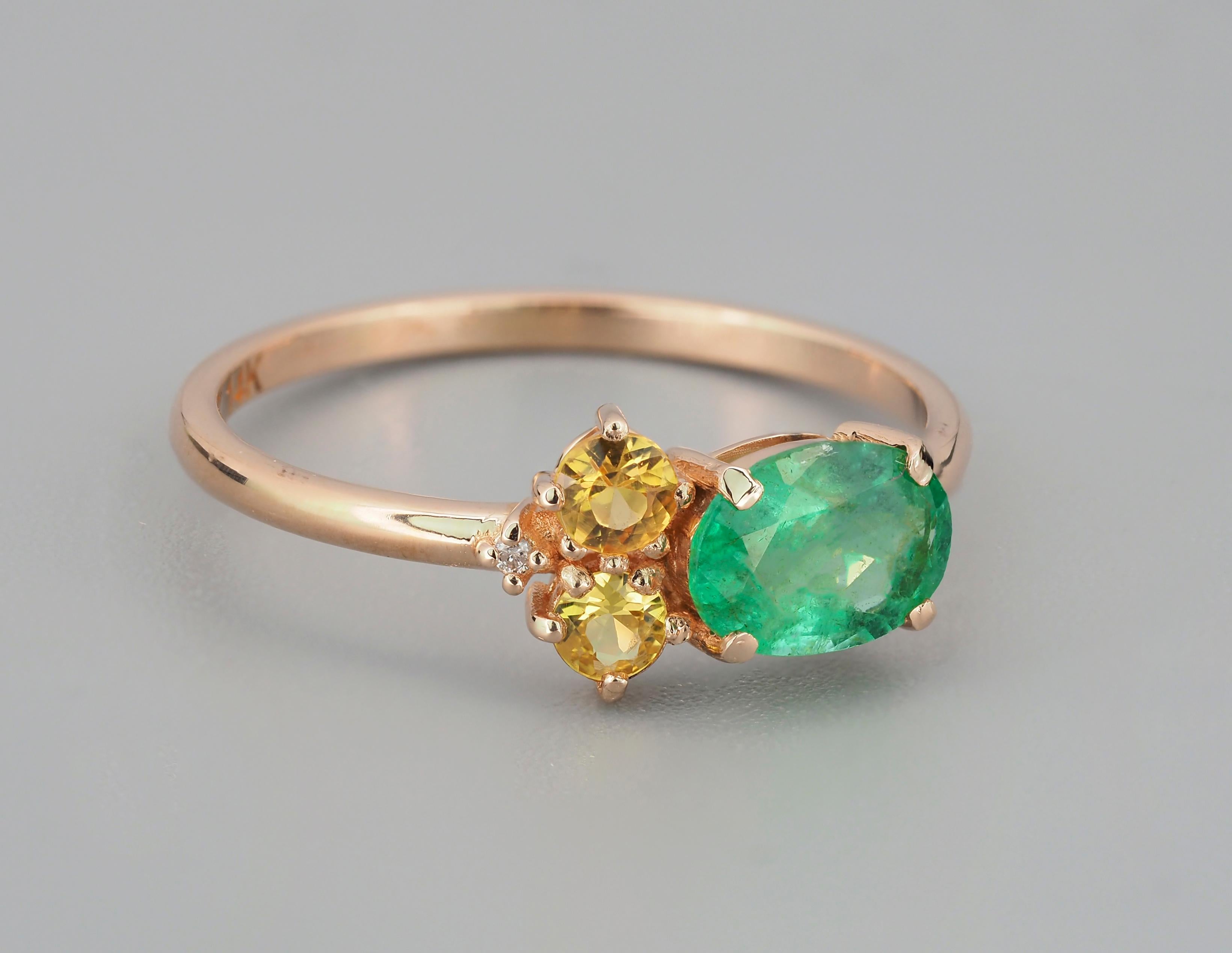 Modern Oval emerald, sapphire and diamonds 14k gold ring.  For Sale