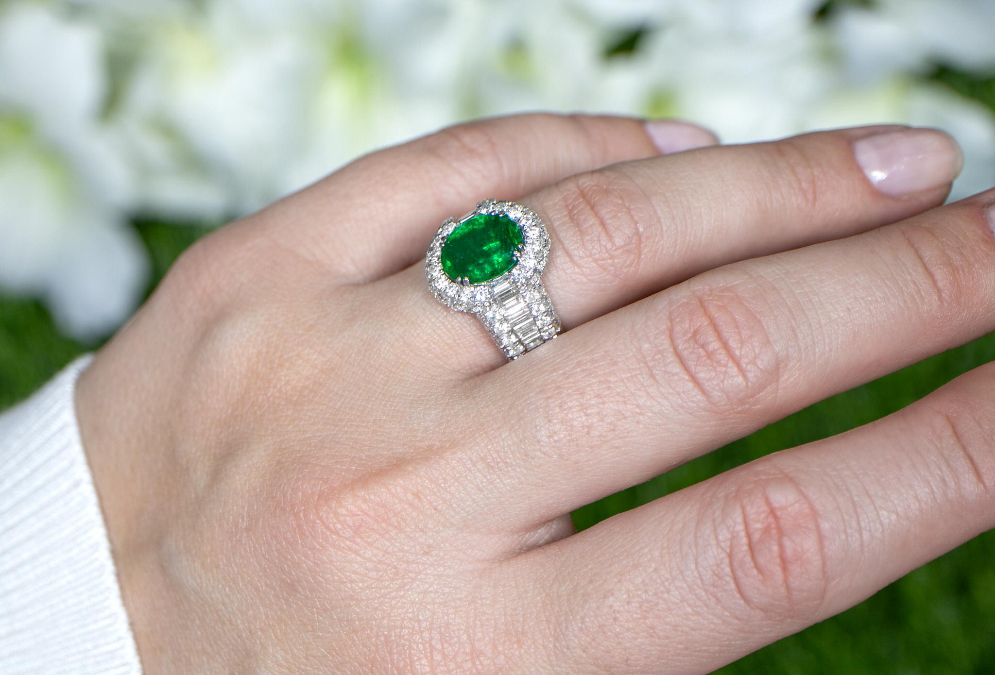 Oval Emerald Statement Ring With Diamond Setting 5.22 Carats 18K Gold In Excellent Condition For Sale In Laguna Niguel, CA