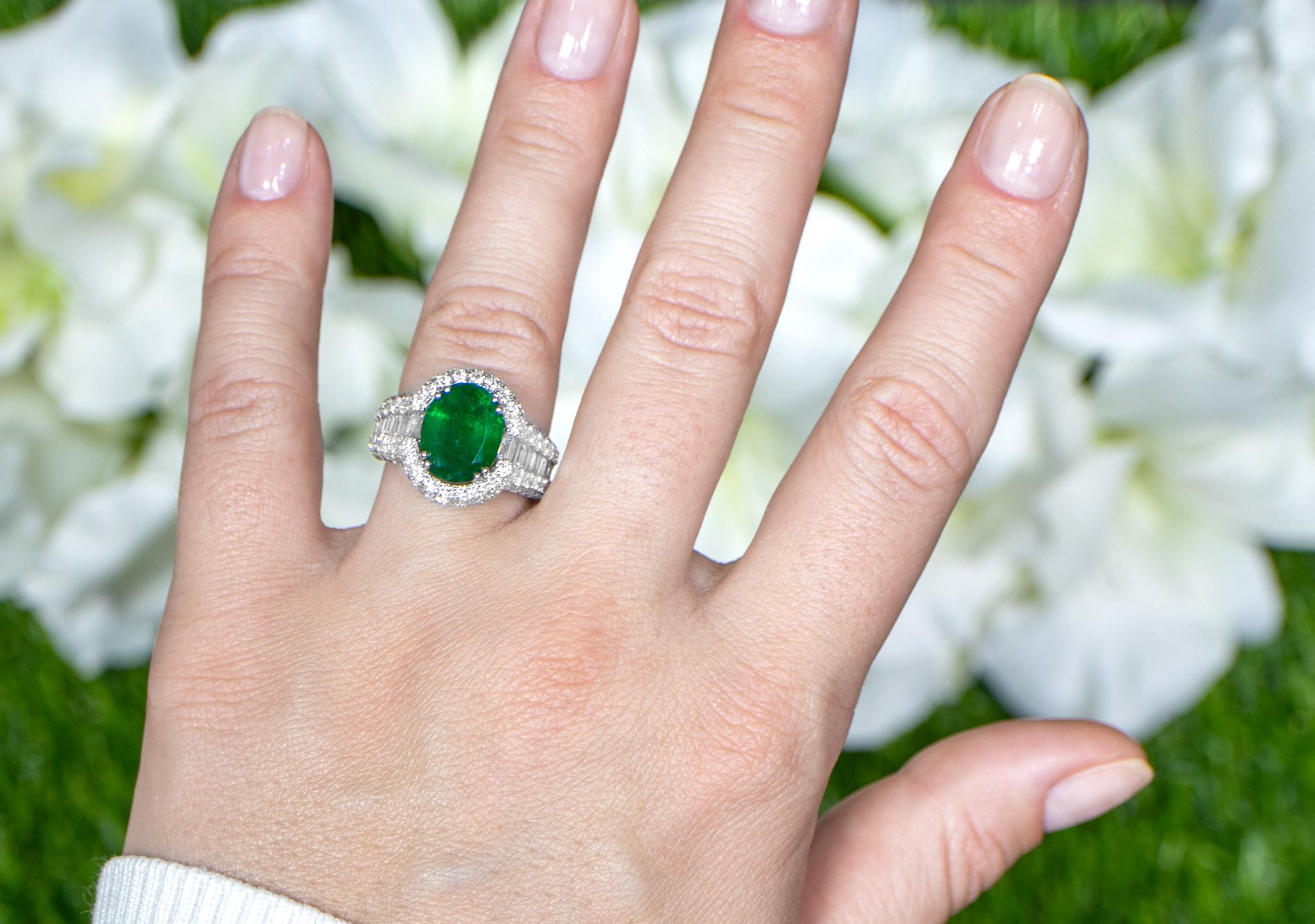 Es kommt mit dem Gemmologischen Gutachten von GIA GG/AJP
Alle Edelsteine sind natürlich
Smaragd = 3,94 Karat
Diamanten = 2,37 Karat
Metall: 18K Gold
Ringgröße: 6.25* US
*Die Größe kann kostenlos geändert werden.