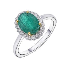 Anillo de Esmeralda Ovalada con Halo de Diamantes