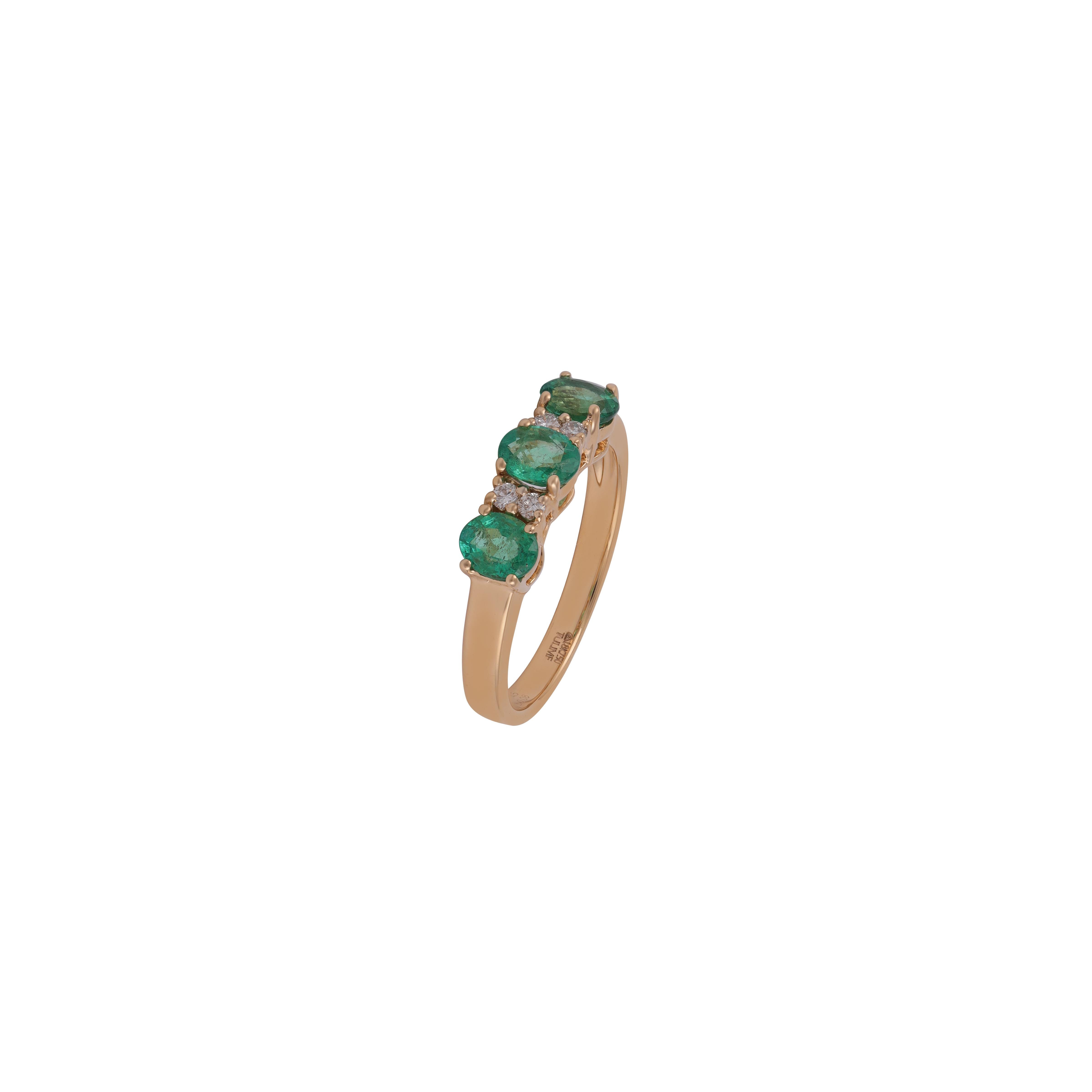 Oval Cut Oval Emeralds 0.94 Carat & Diamonds Ring Set in 18k Yellow Gold For Sale